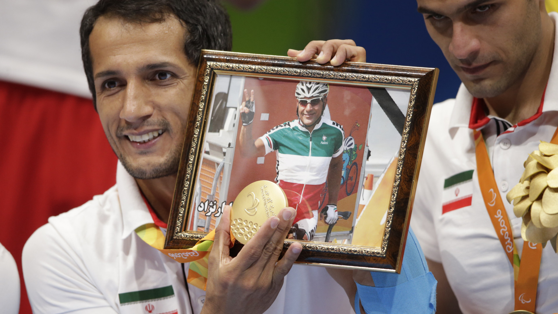 Irã dedica ouro no vôlei sentado 
a ciclista morto durante competição
