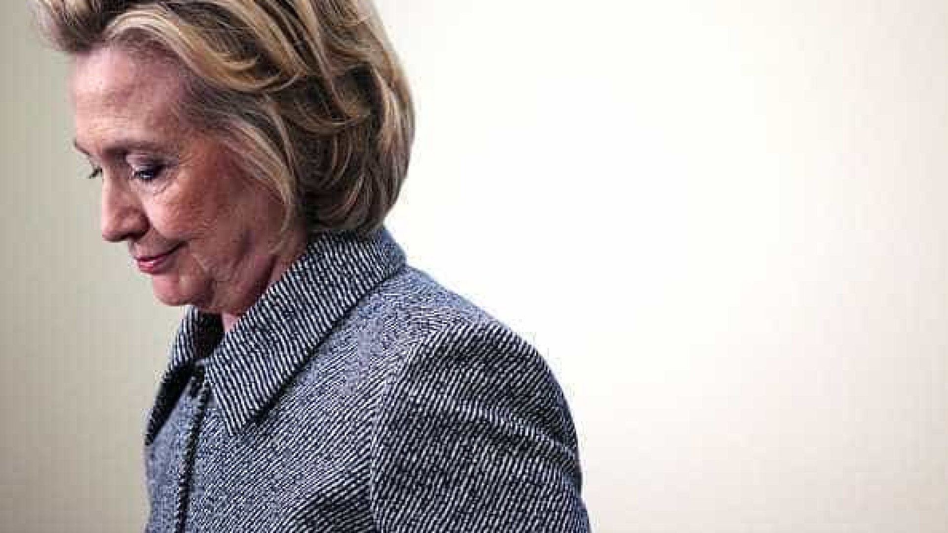 Mandado do FBI permite investigação
a e-mails de Hillary