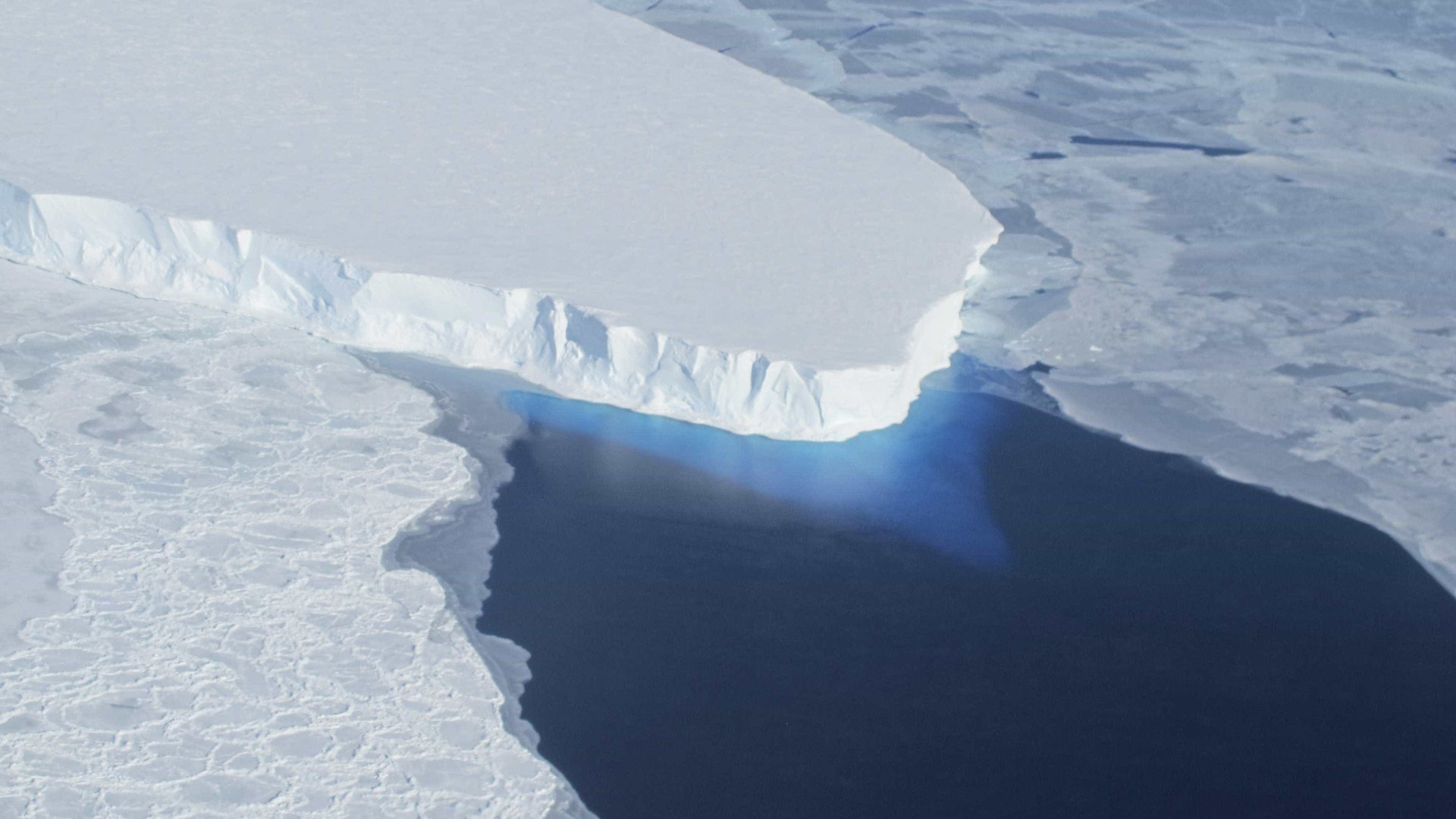 NASA descobre fenda de cem quilômetros na Antártida