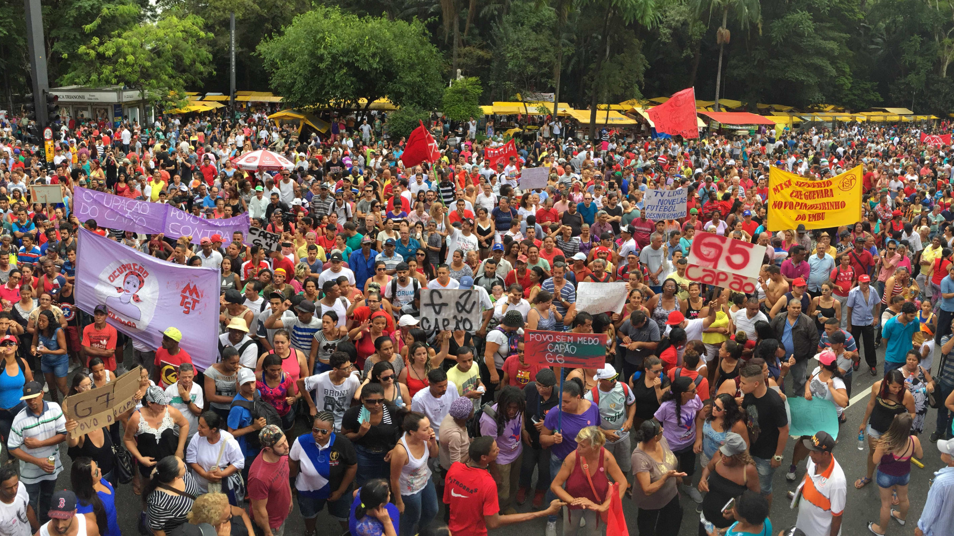 Ato contra PEC do teto e anistia do 
caixa 2 reúne multidão na Paulista