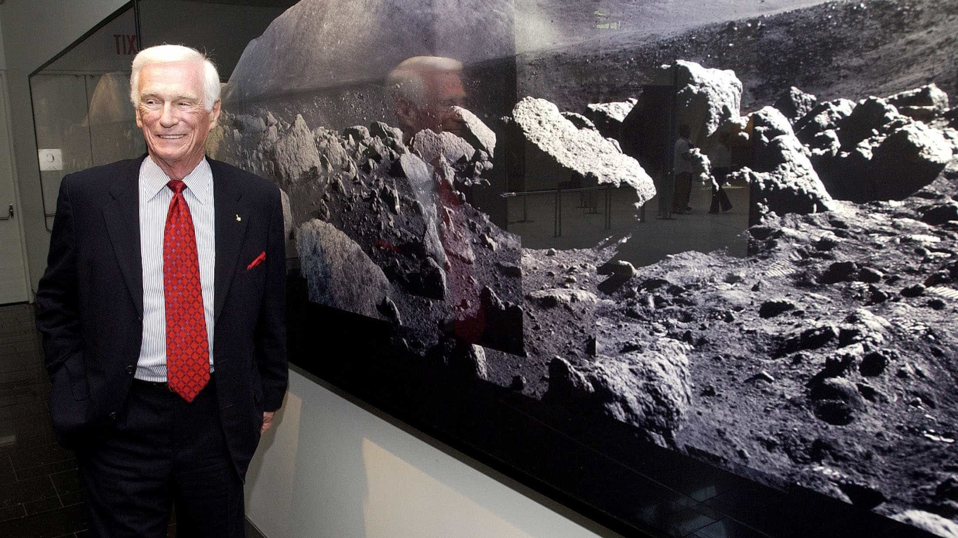 Morre o astronauta Gene Cernan, último 
homem a pisar na lua