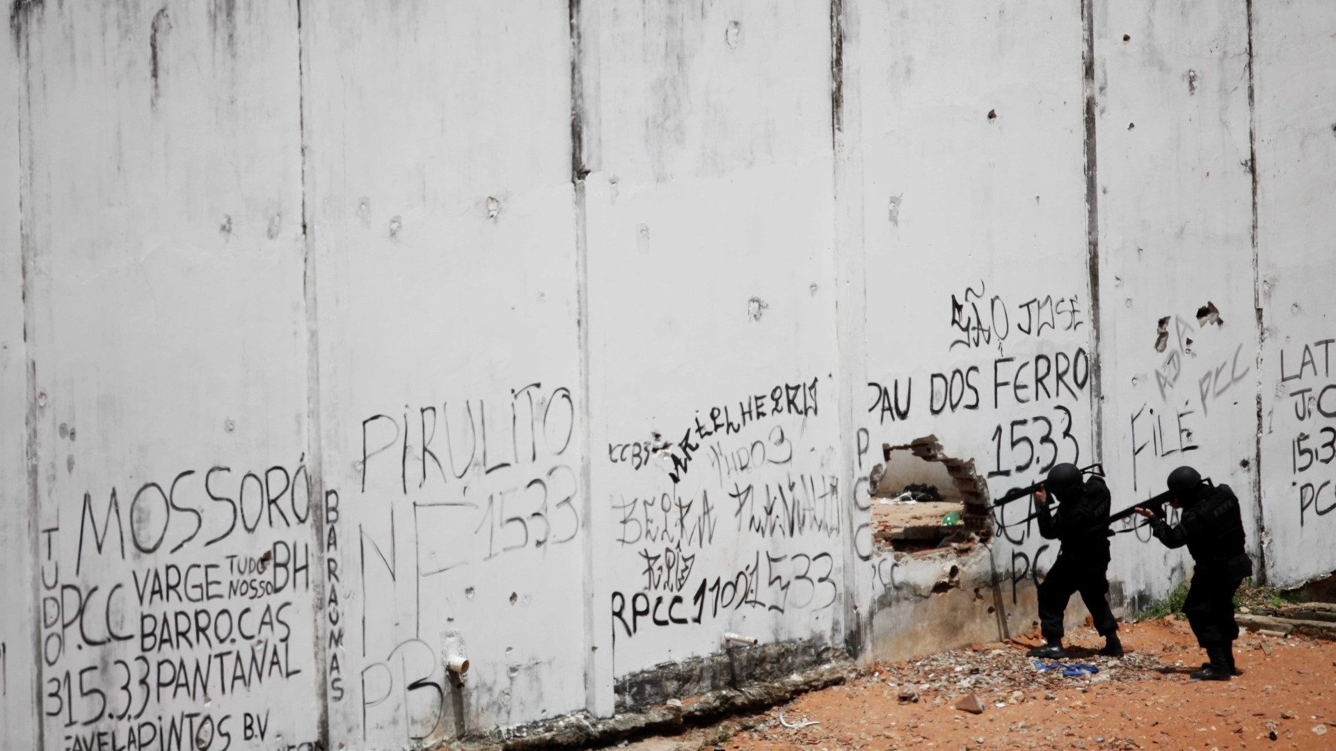Apesar de muro, PM descarta 
retomada de controle em Alcaçuz