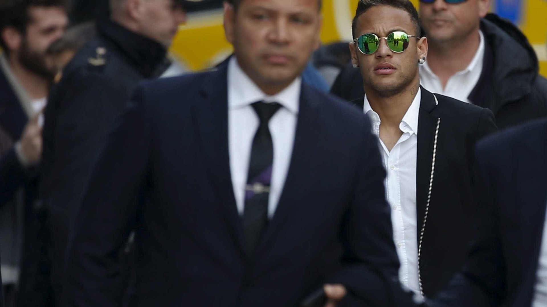 Justiça nega recursos e abre processo contra Neymar por corrupção