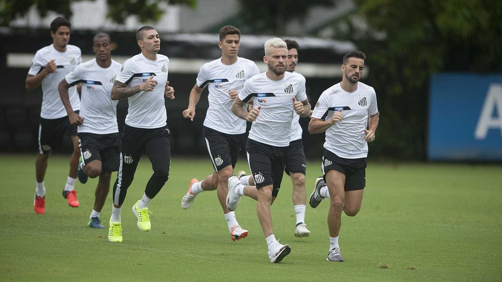 Santos põe data para definir futuro de cinco jogadores