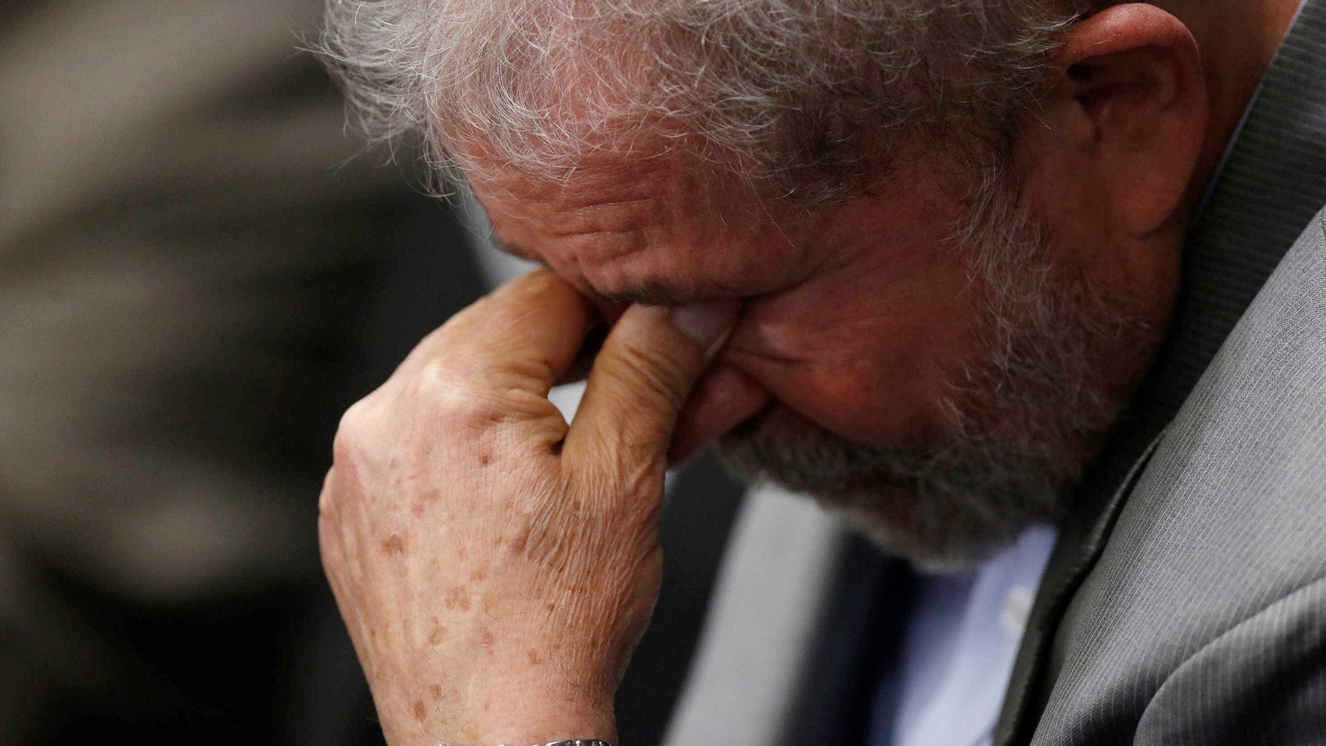 Ex-presidente Lula está no hospital com dona Marisa