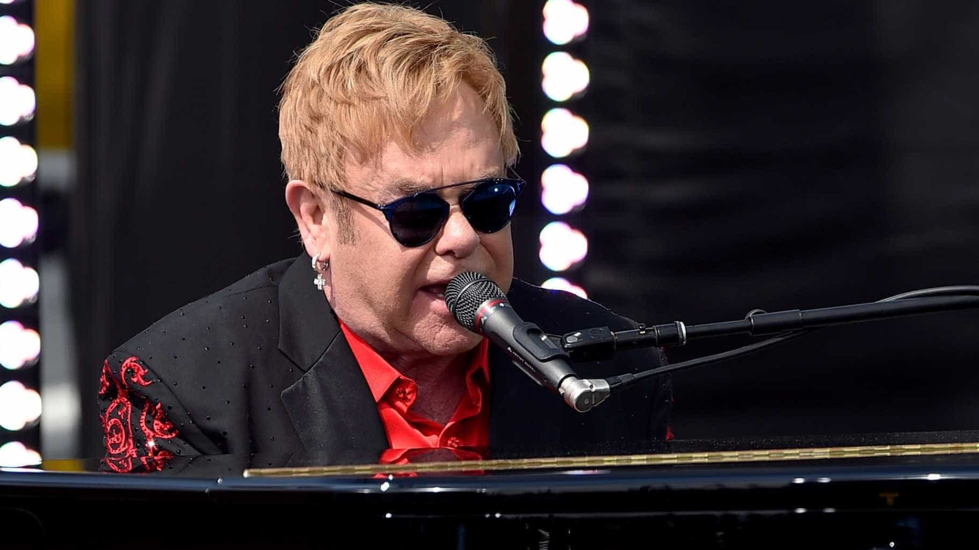 Elton John cancela shows após pegar 'infecção mortal'