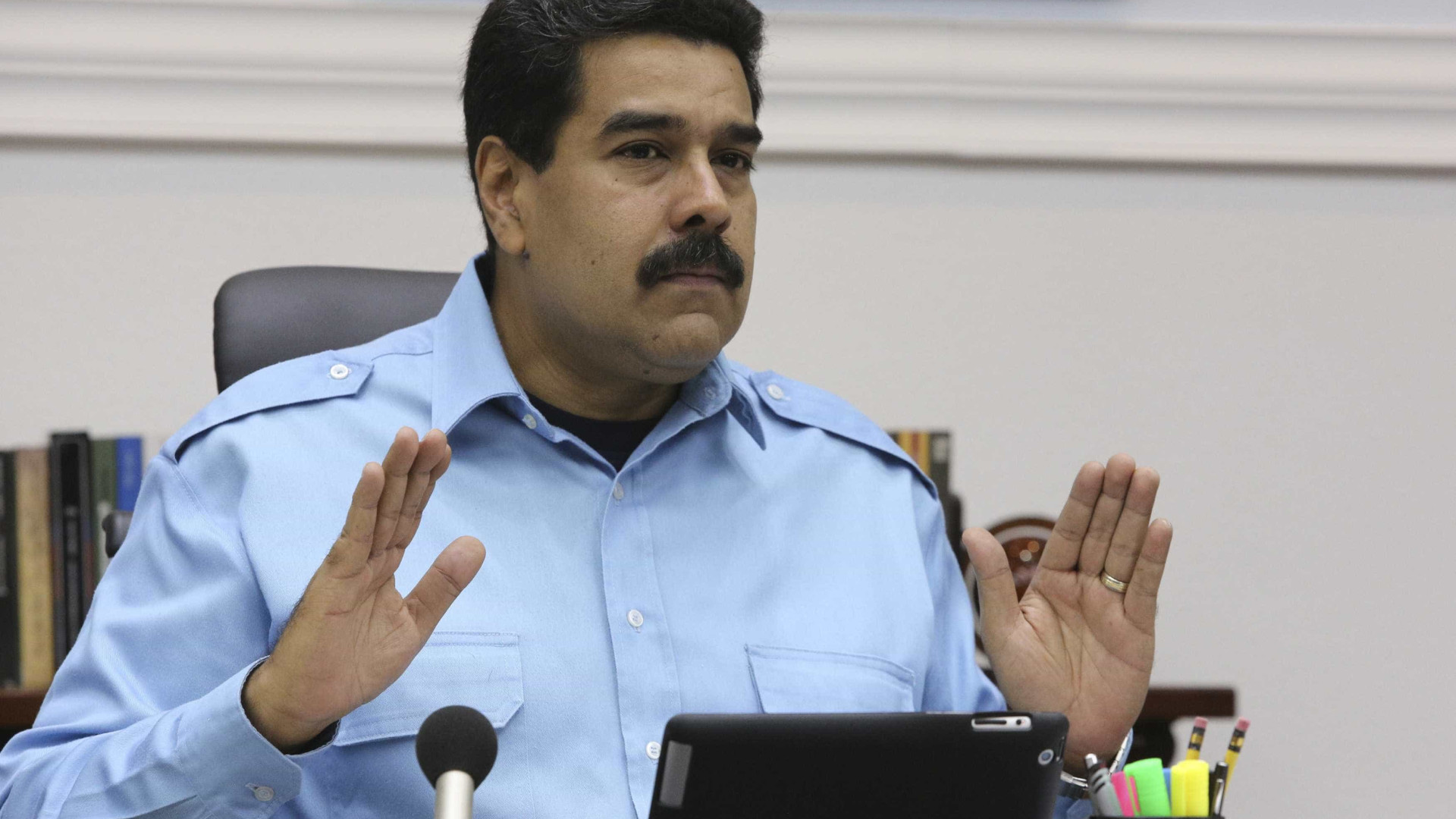 Contra Maduro, oposição convoca 
bloqueio nacional de trânsito