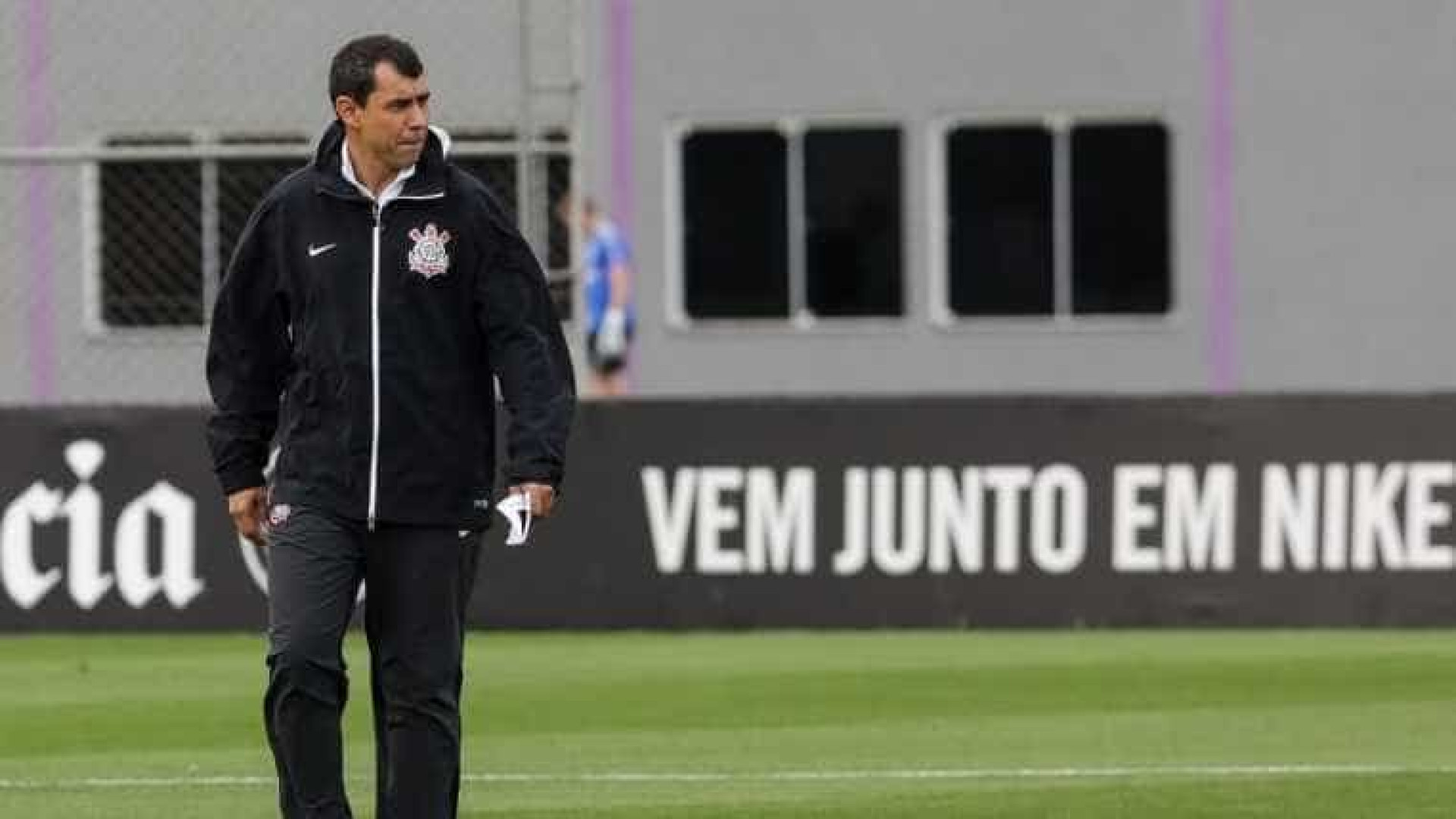 Corinthians promove ex-volante Fabinho e reforça comissão de Carille