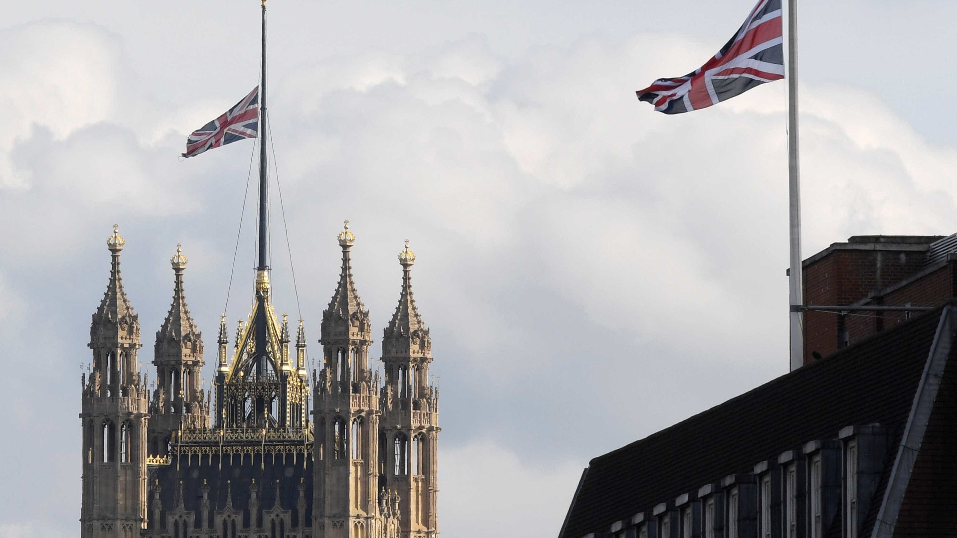 Reino Unido eleva alerta contra 
terrorismo para 'crítico'