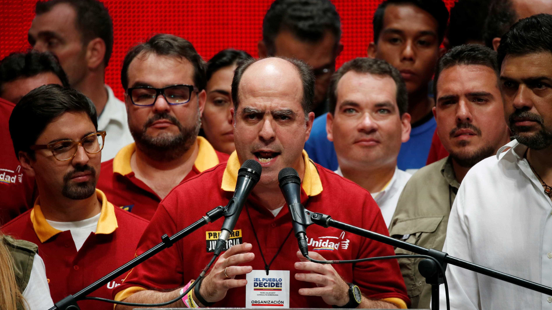 Oposição diz que Maduro foi 'revogado' 
com resultado de plebiscito