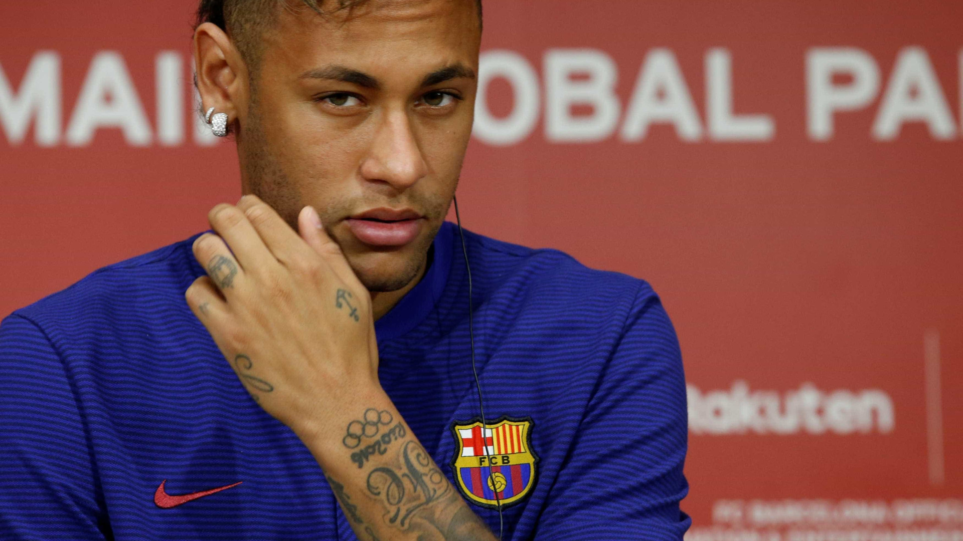 Neymar embarca com o Barcelona para
pré-temporada nos EUA
