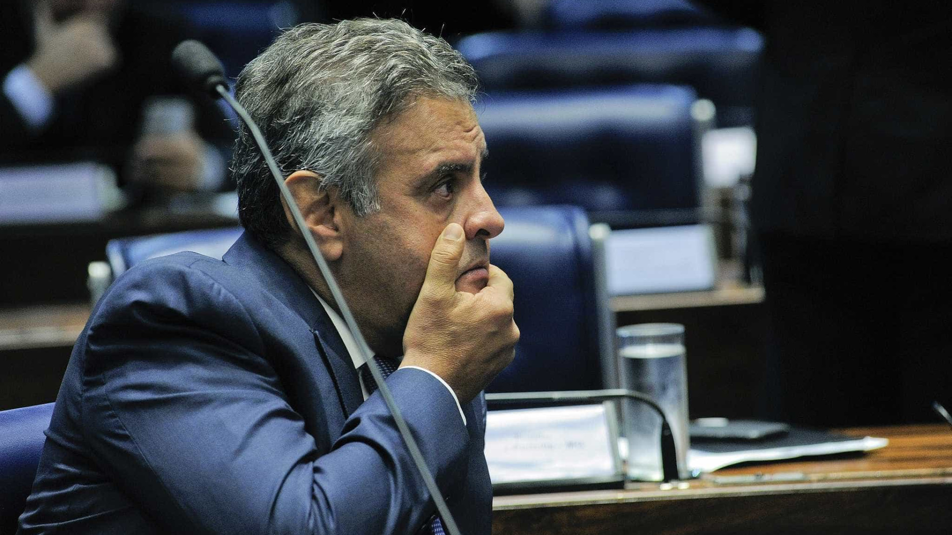 Recluso, Aécio Neves teme prisão