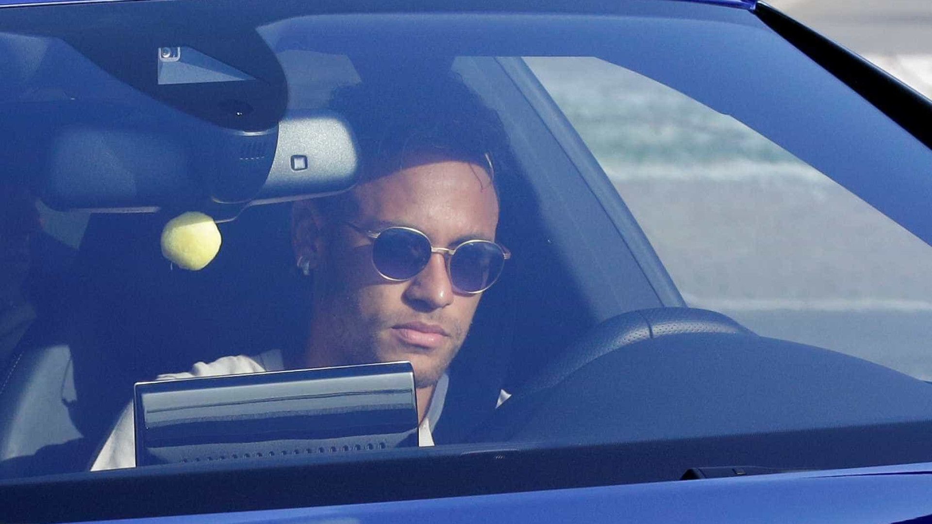 Barcelona avisa que só libera Neymar com
o pagamento total da multa