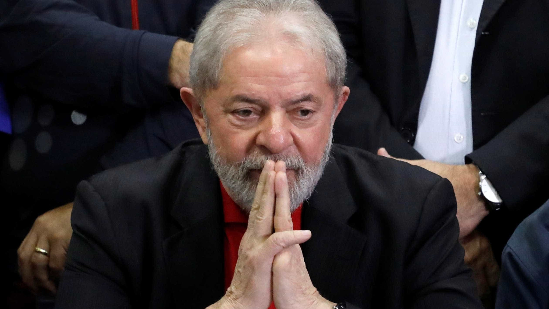 Para 'fugir' de Moro, Lula pede 
audiência presencial com STF