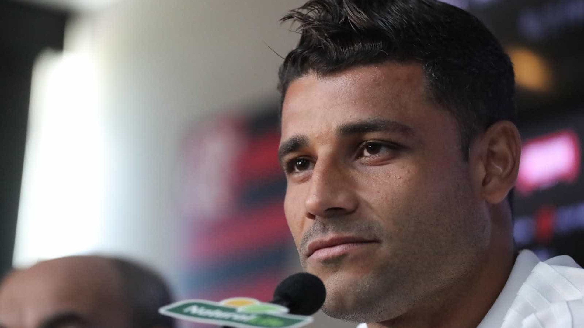 Meio-campista do Flamengo, Ederson inicia quimioterapia na segunda