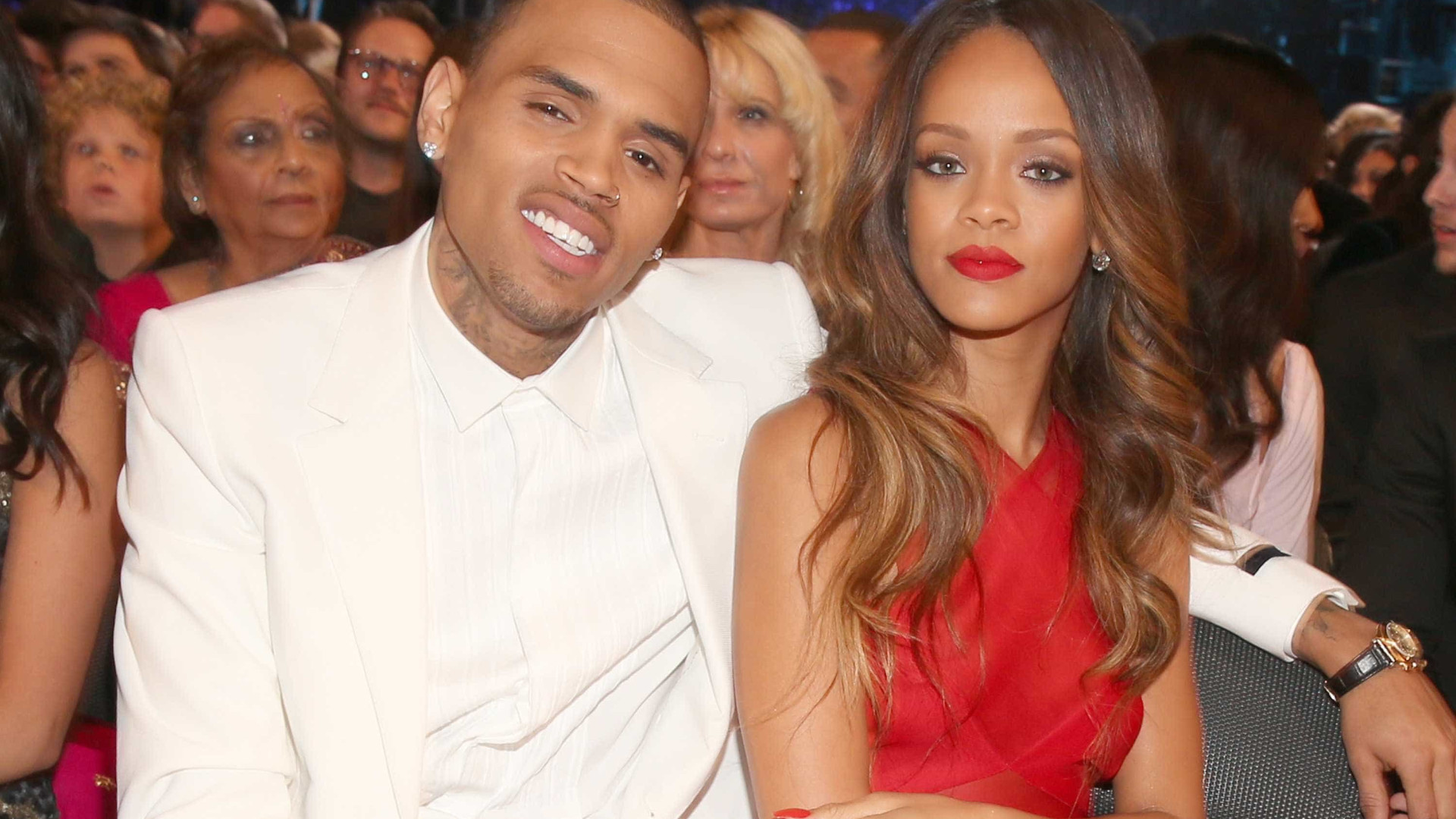 Chris Brown culpa Rihanna por ter batido nela e desfigurado seu rosto