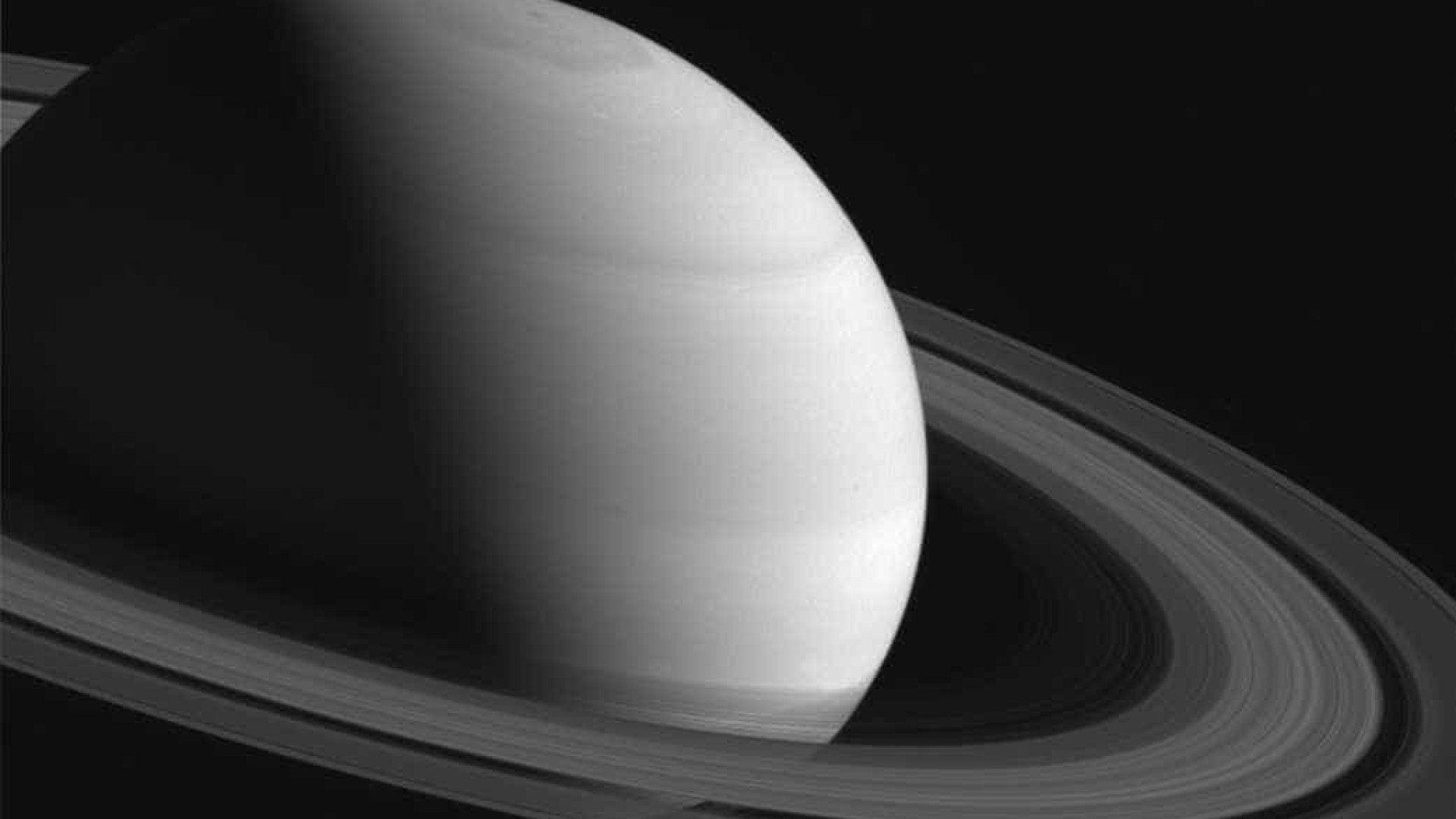 Cientistas vão atrás de extraterrestres em Saturno