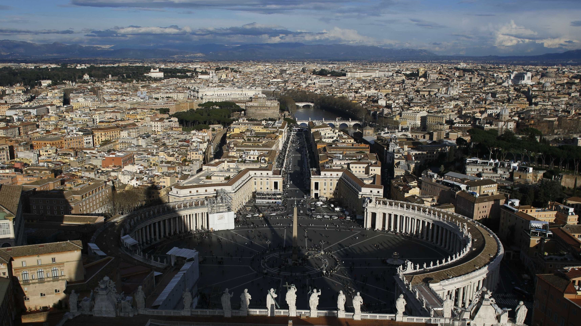 Turista alemã é estuprada e amarrada em poste em Roma
