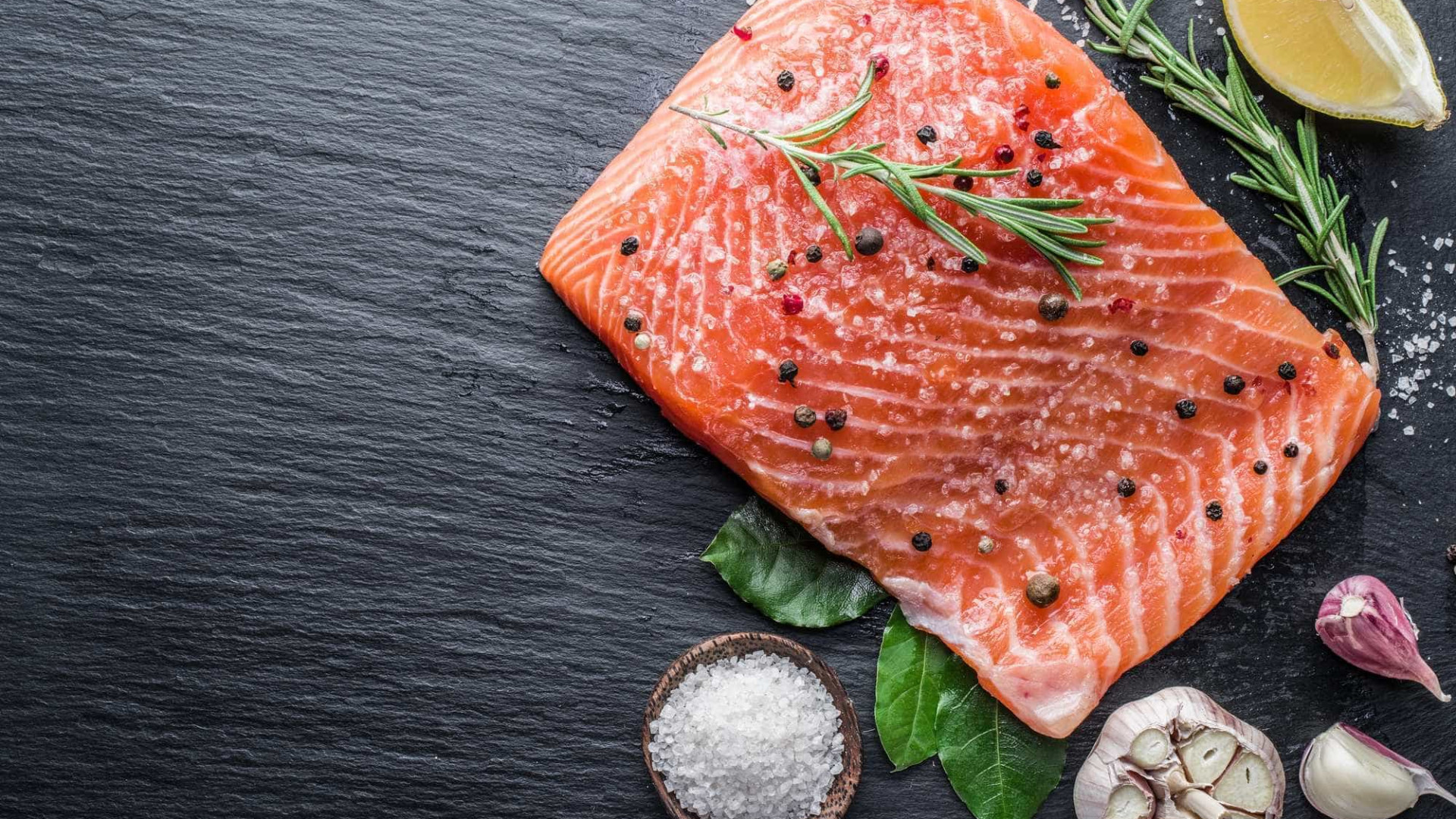 O que é melhor: comer peixe cru ou cozido?