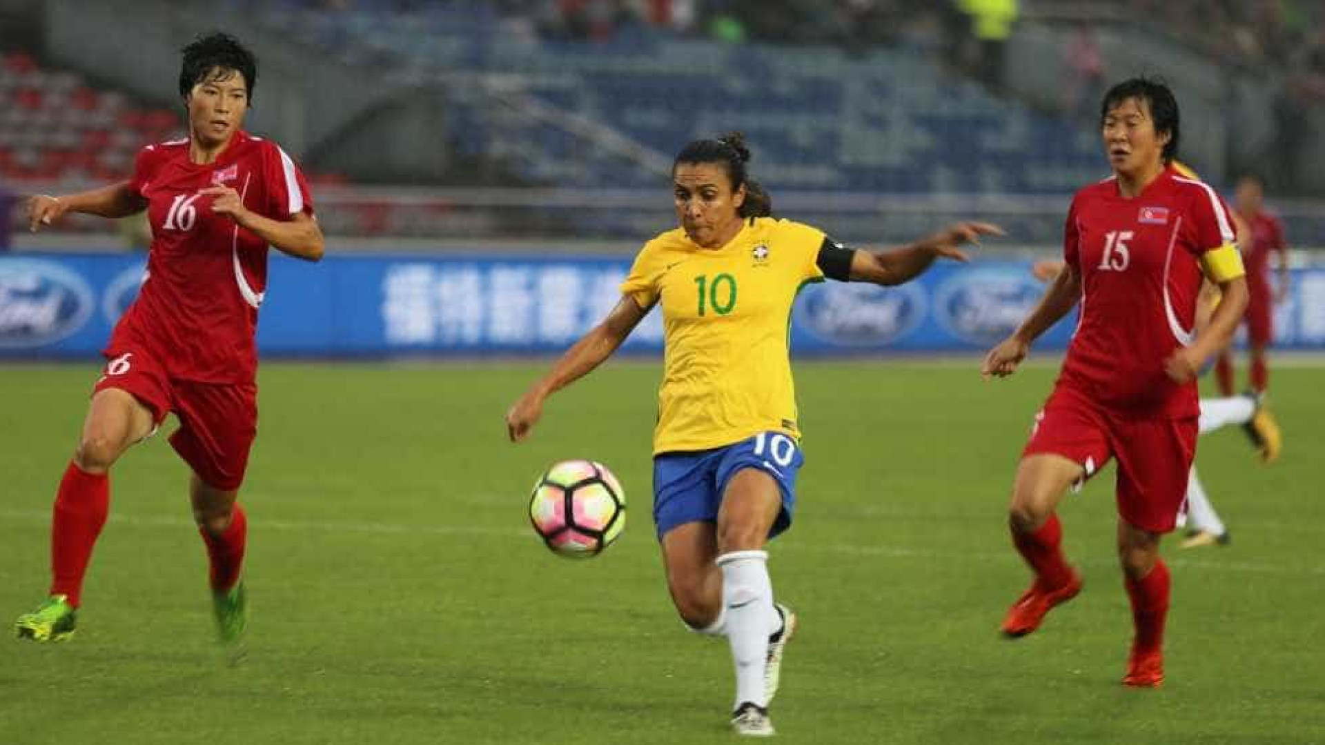 Seleção feminina vence Coreia do Norte por 2 a 0