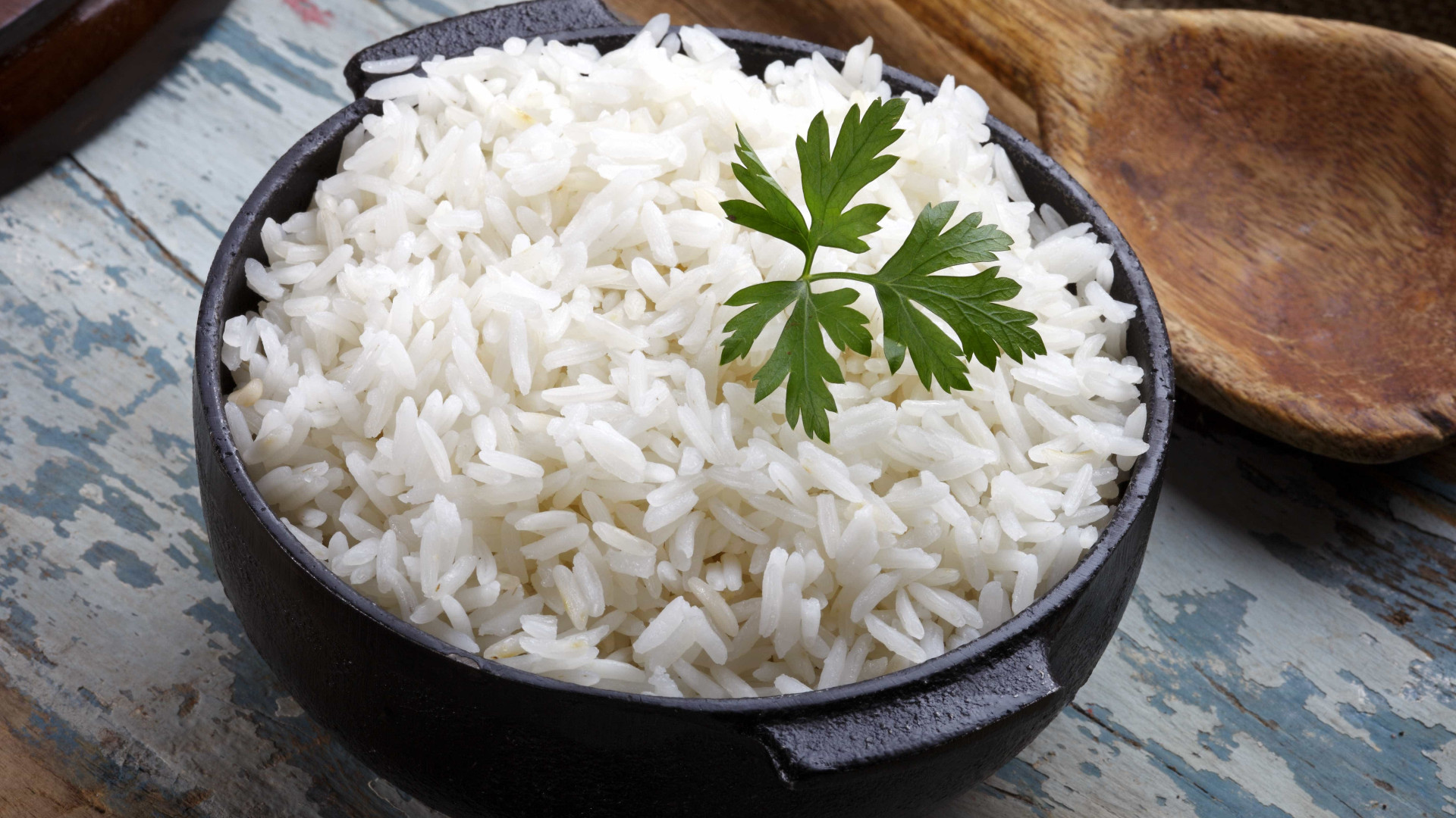 Lavar o arroz faz o grão perder nutrientes, diz Proteste