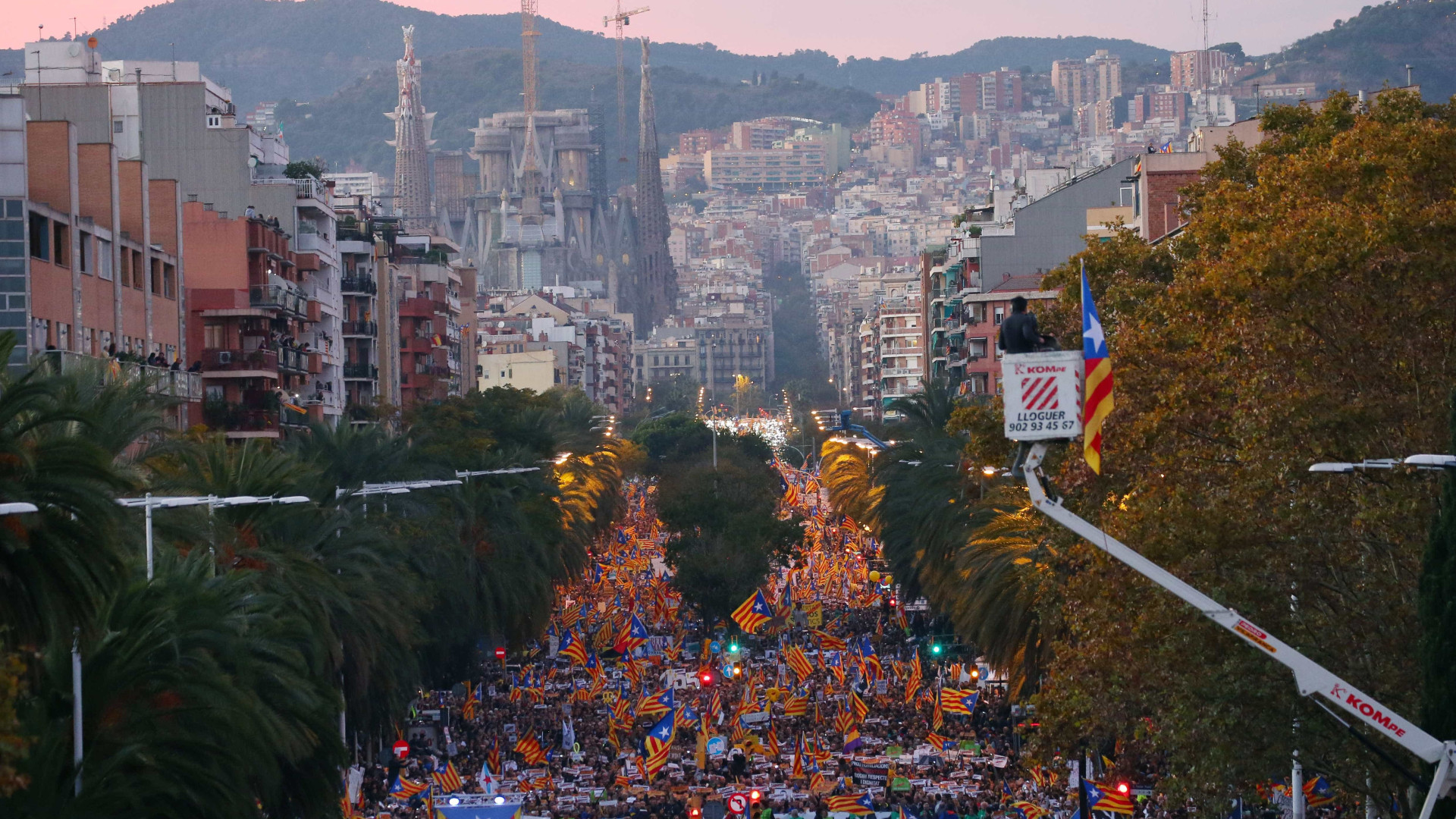 Catalunha: 750 mil vão às ruas pedir liberdade de políticos presos