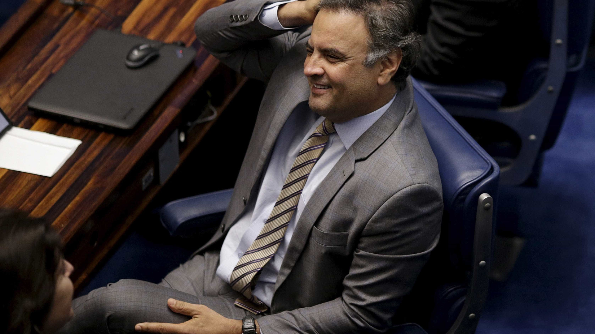 Senado derruba afastamento de Aécio Neves