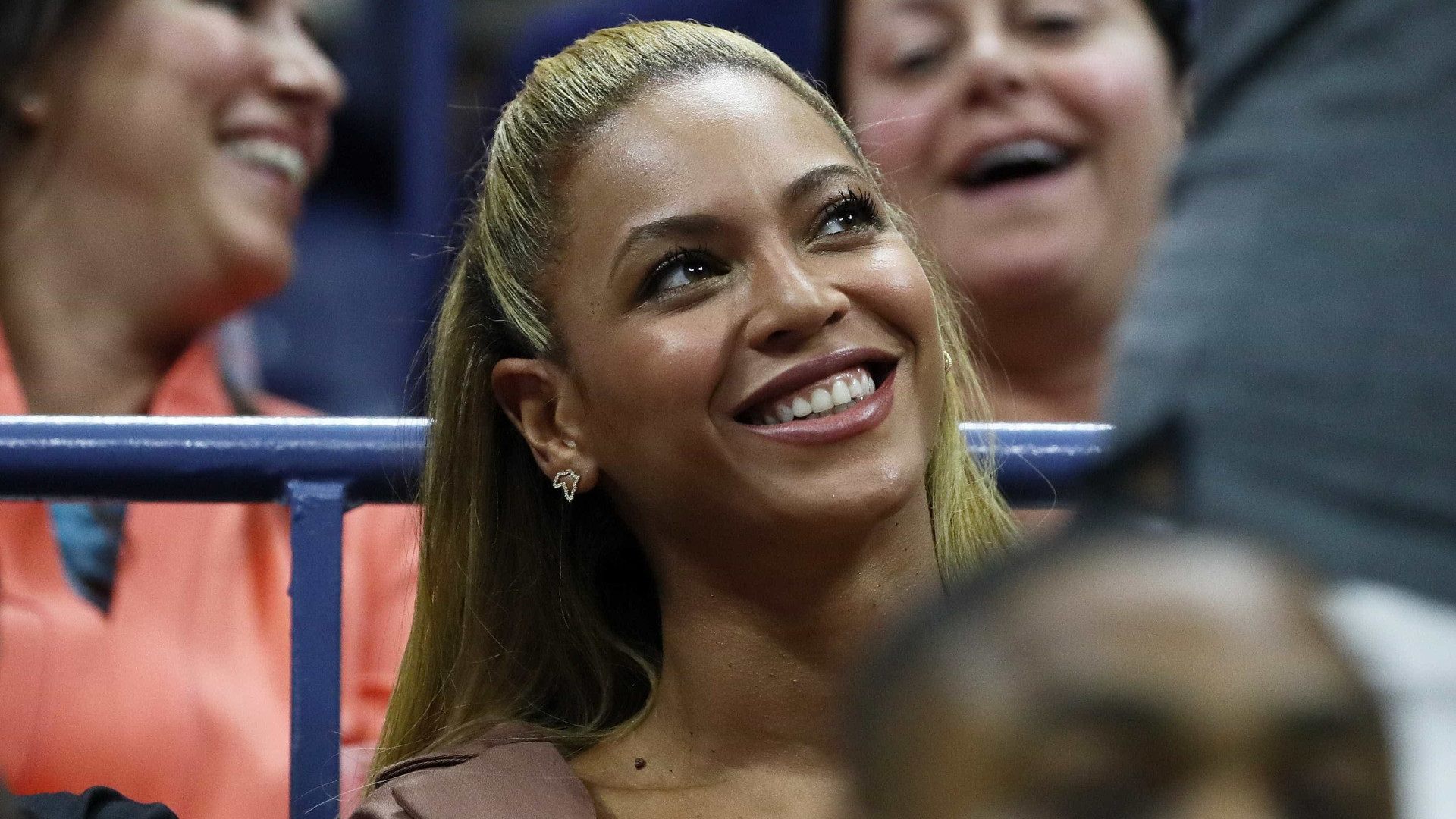 Confira o look  de Beyoncé para o casamento de Serena Williams
