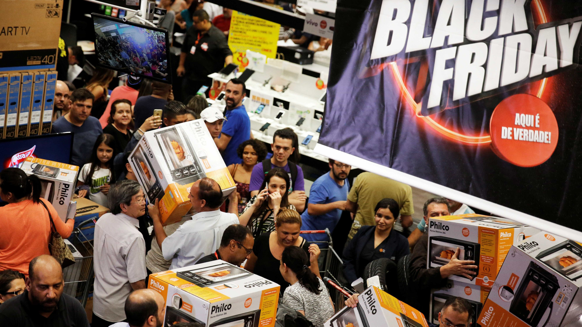 Shoppings e lojas em SP têm horário ampliado para Black Friday