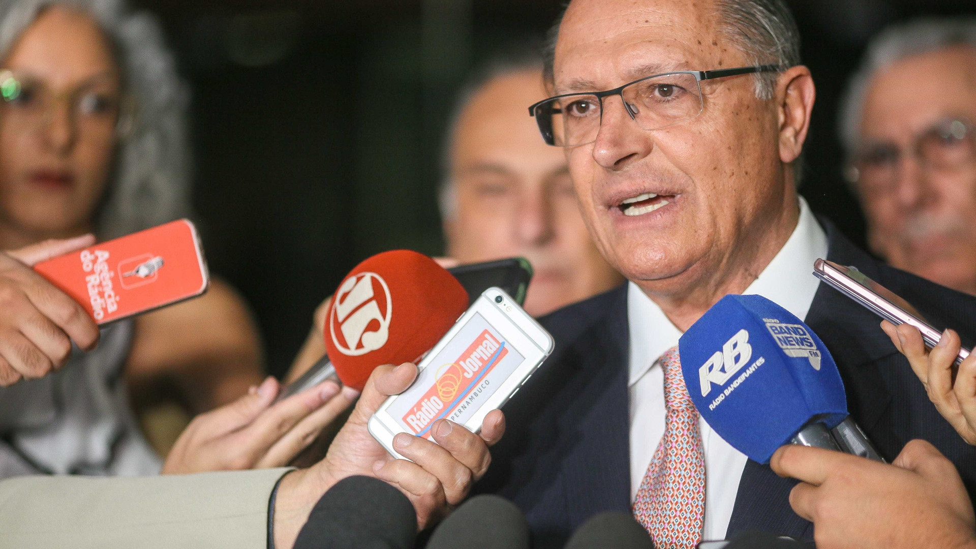 Alckmin lança pré-candidatura pelas redes sociais