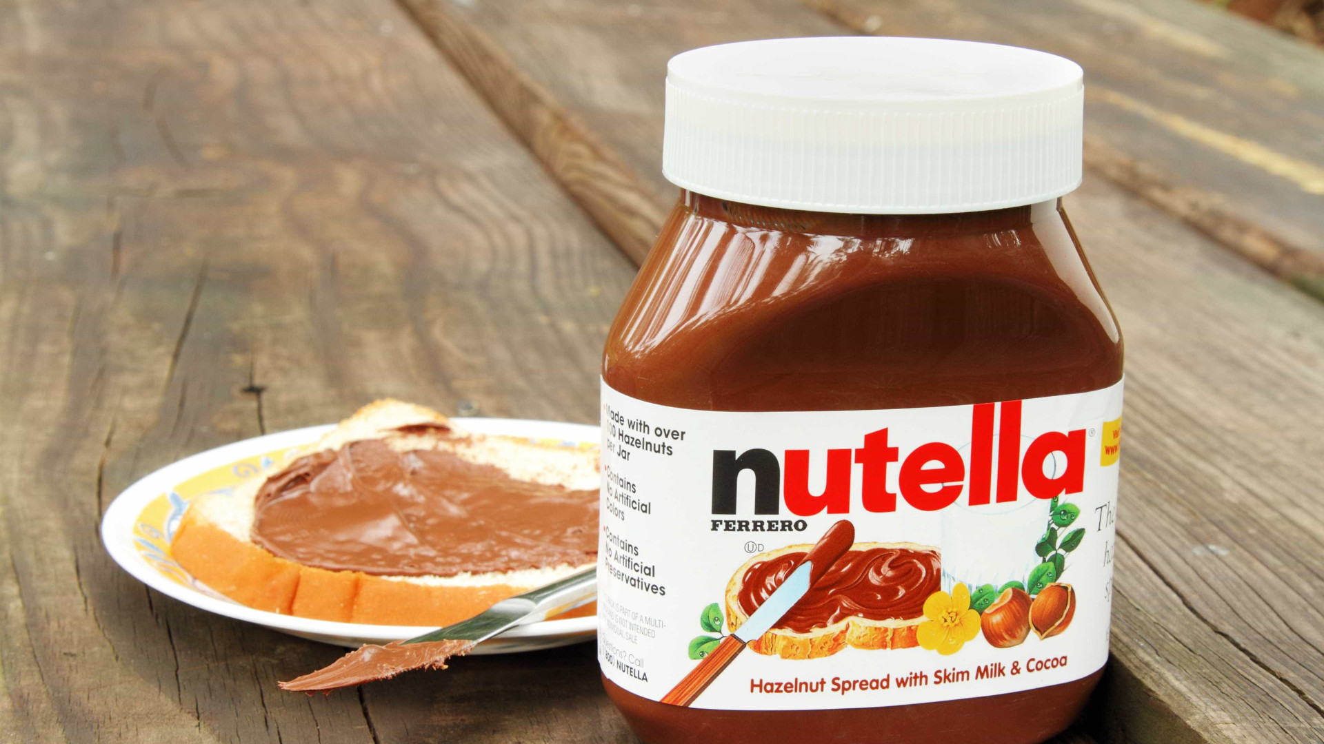 Empresa lança batom líquido nude de Nutella