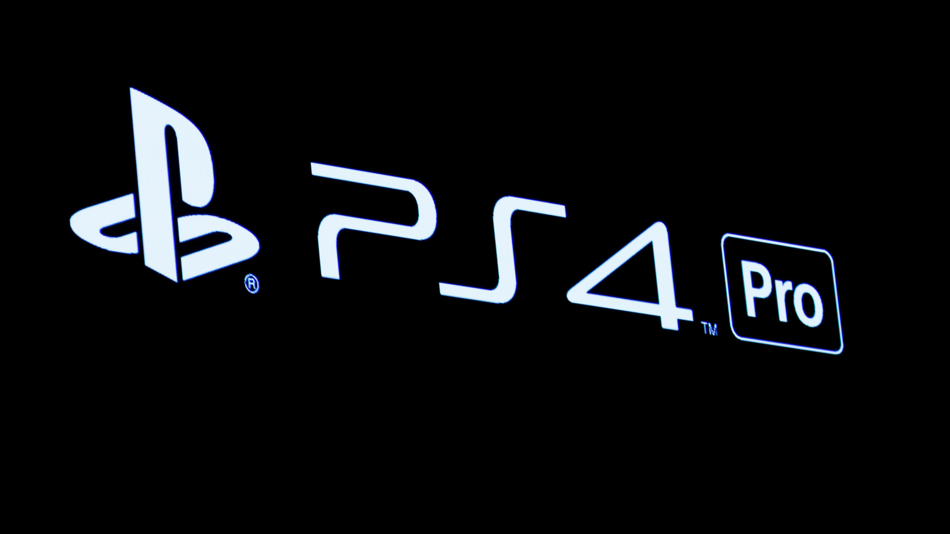 Playstation 4 Pro chega ao mercado brasileiro em fevereiro por R$ 3.000