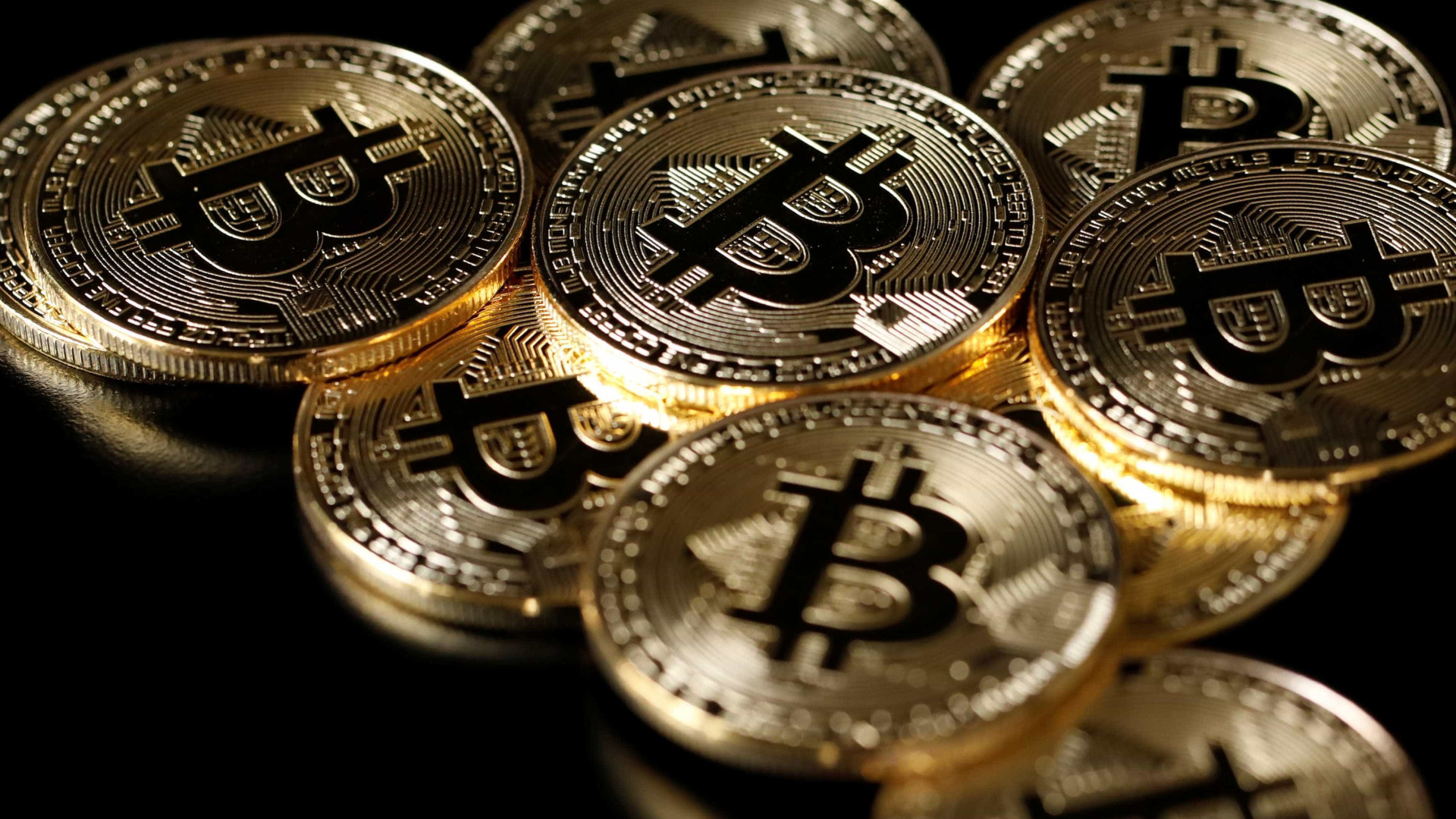 Após desabar, bitcoin reage e volta a ser negociado acima de US$ 10 mil