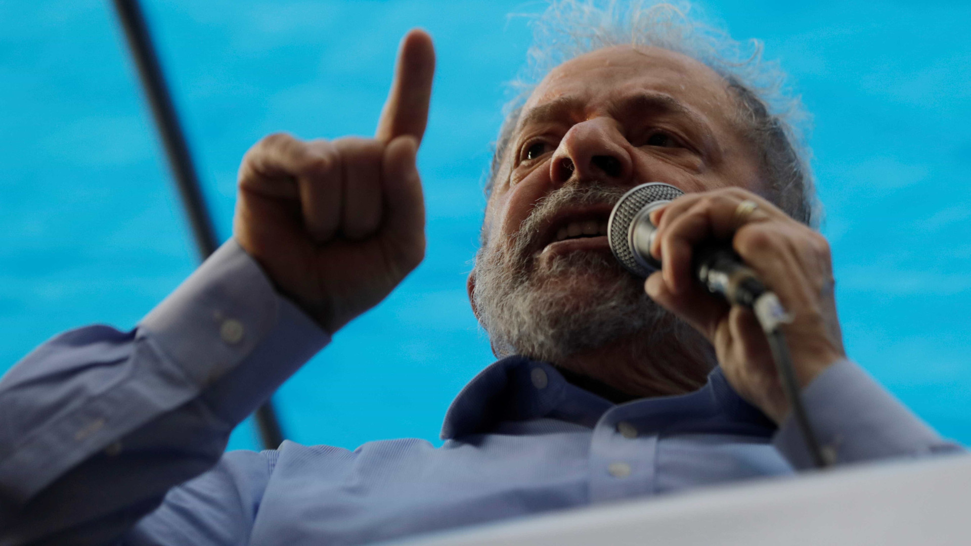Lula admite que pode ser preso e monta estratégia, diz colunista
