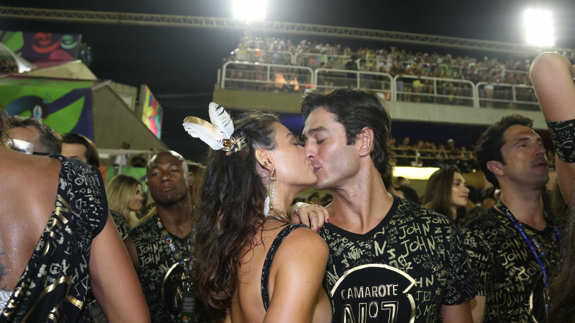 Beijoqueiros: confira os famosos que não esconderam a paixão na Sapucaí