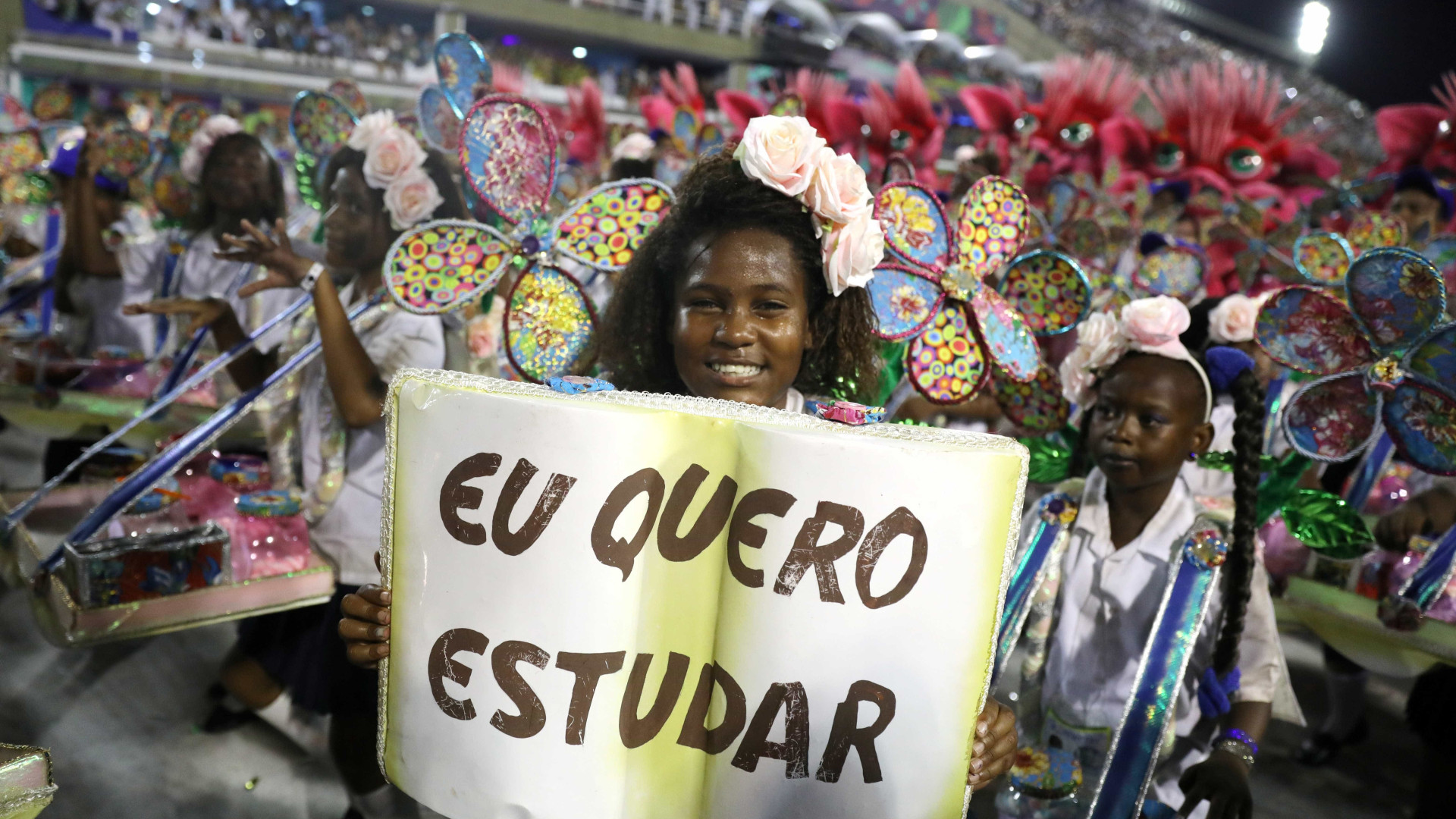 Beija-flor, União da Ilha e Salgueiro se destacam no 2º dia do carnaval