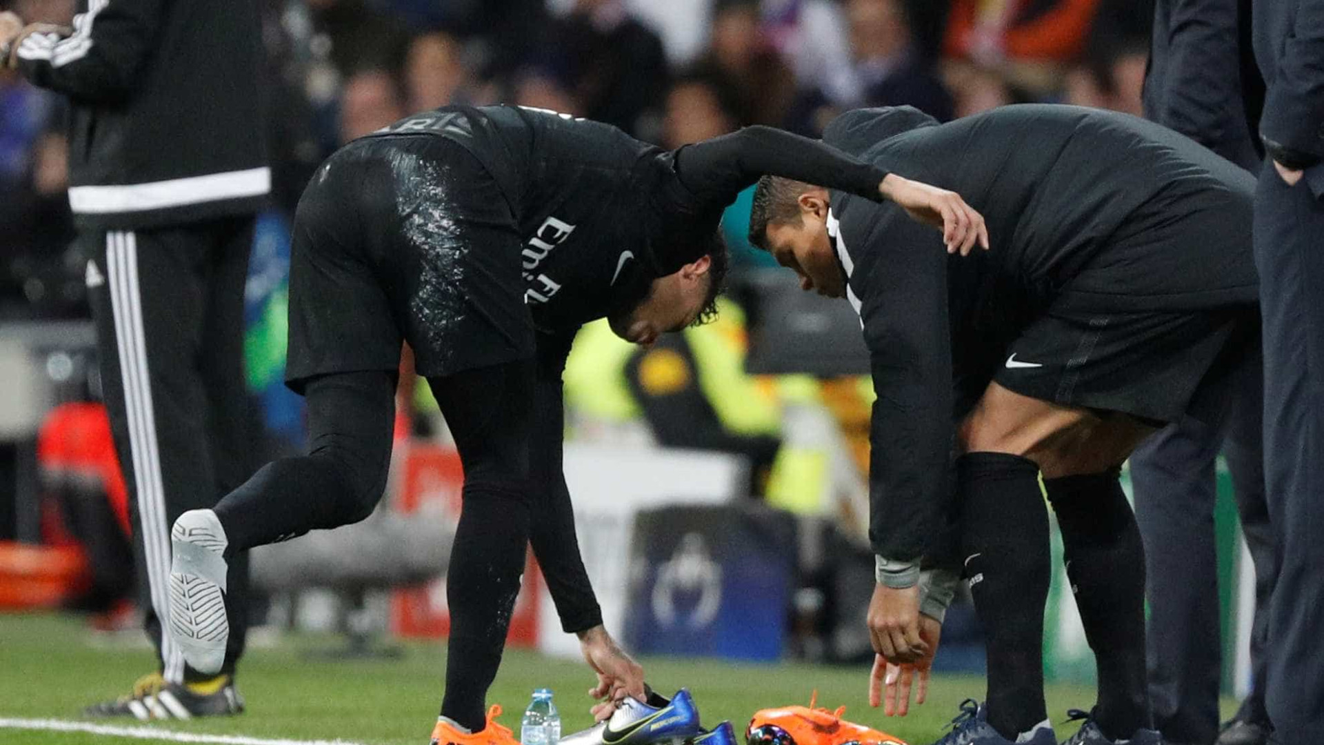 Parece que o Neymar não gostou muito a nova chuteira da Nike; entenda