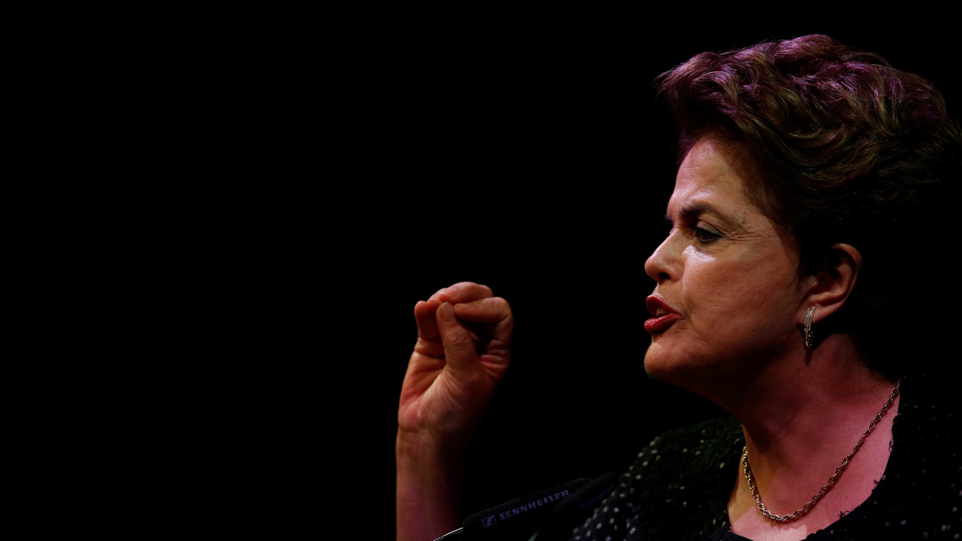 Intervenção é oportunismo para viabilizar governo fracassado, diz Dilma