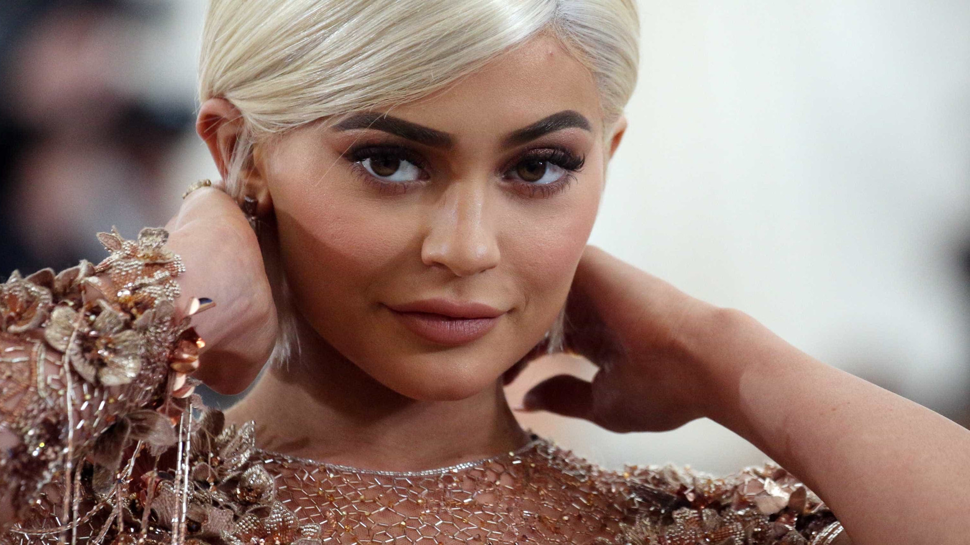 Kylie Jenner mostra closet de bolsas avaliado em R$ 1.6 milhão