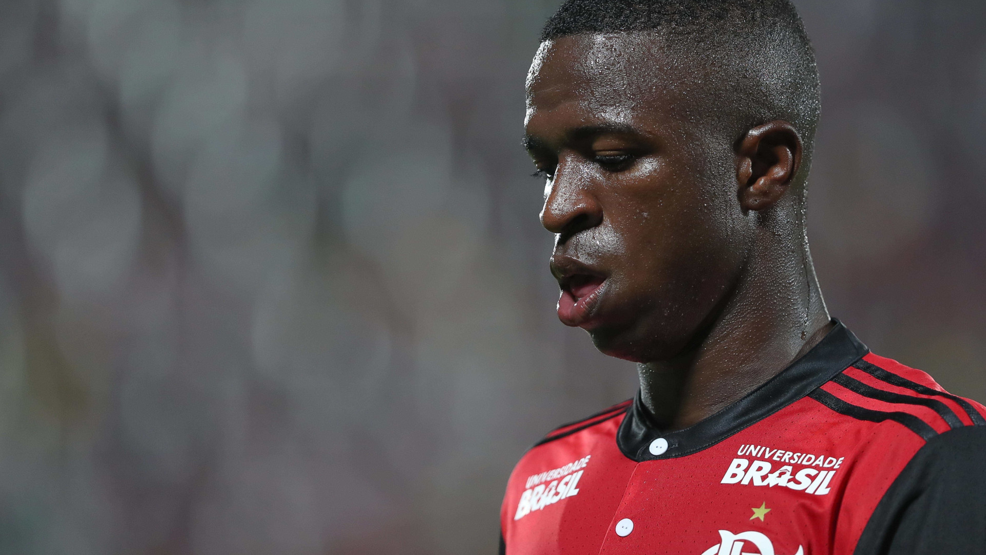 Mais do que gols, Vinicius Jr. dá paz ao Flamengo em momento-chave