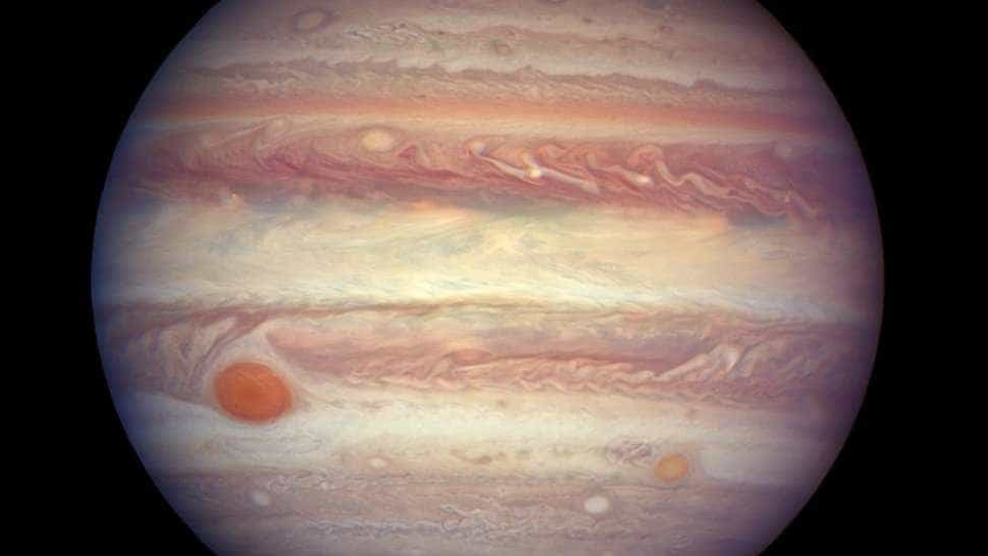 NASA publica foto de impressionante tempestade rosa em Júpiter