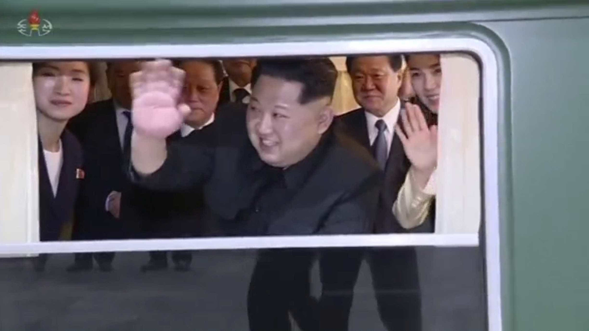 Champanhe, lagosta, poltrona rosa: como é trem blindado de Kim Jong-un