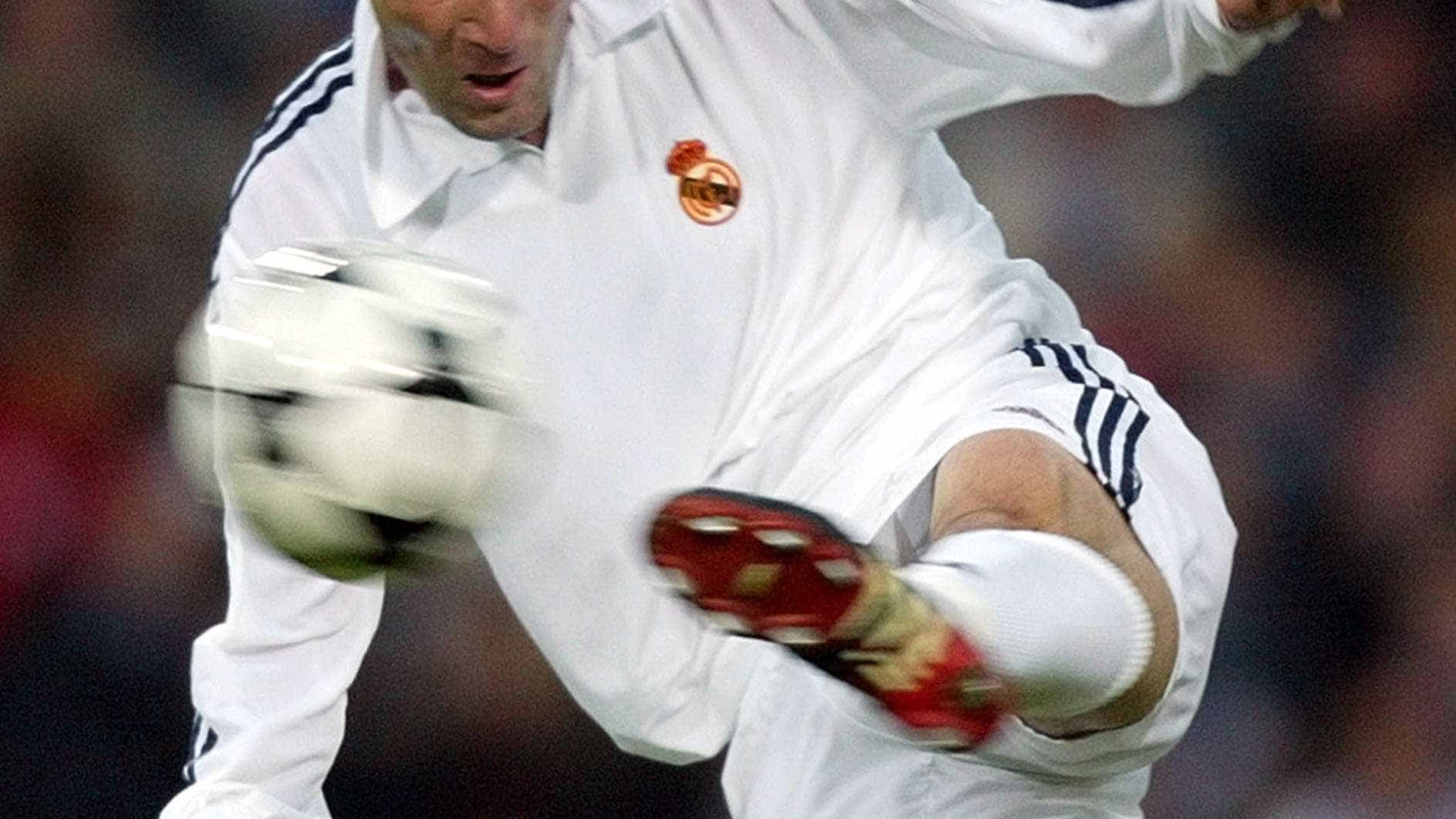 Zidane diz que gol marcado por ele em 2002 é mais bonito que o de CR7