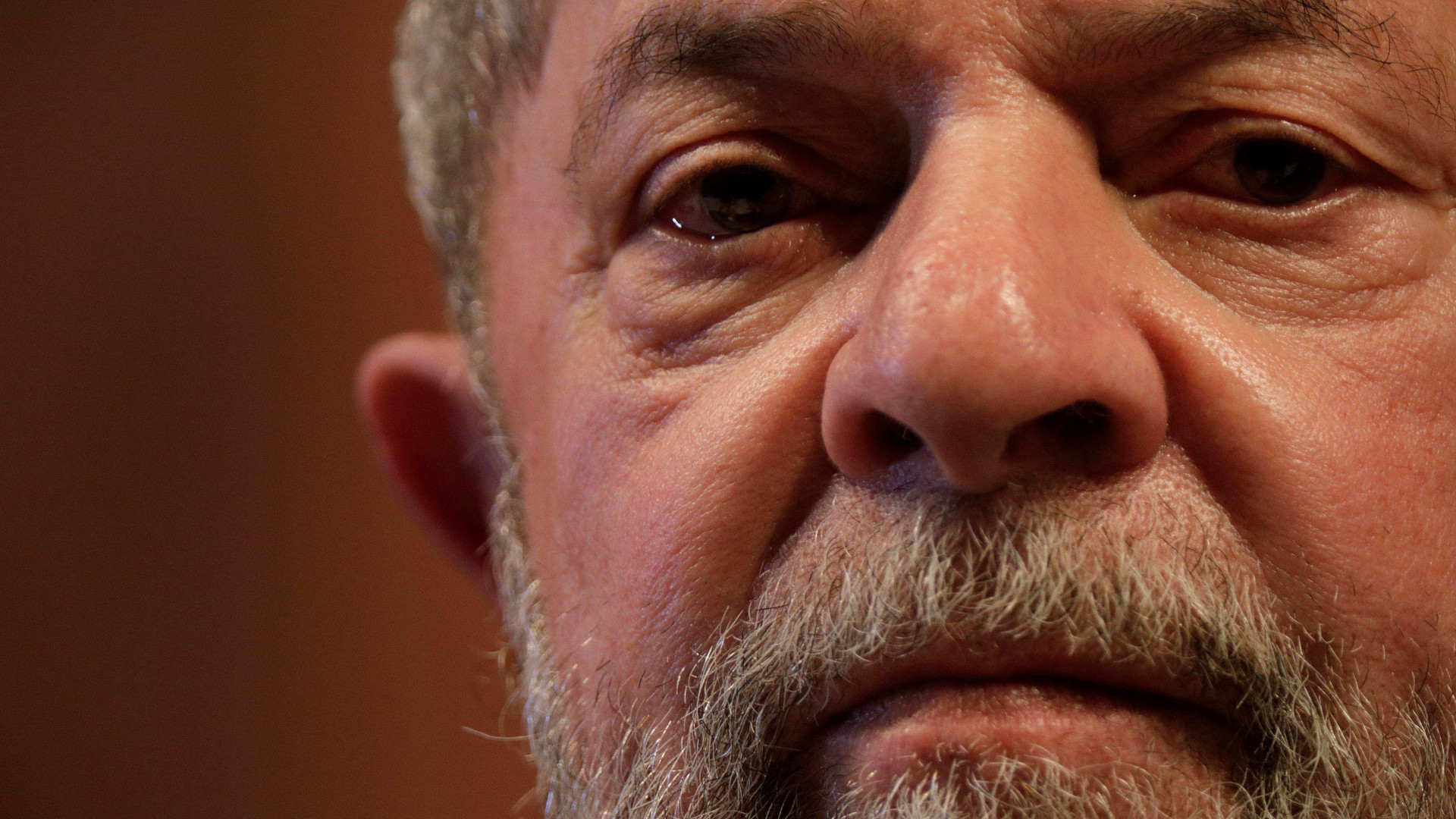 Lula terá banho de sol e horário de visitas diferenciados