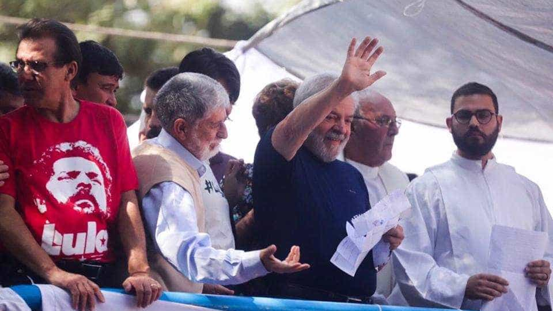 Igreja Católica é atacada nas redes sociais após apoio de padre a Lula