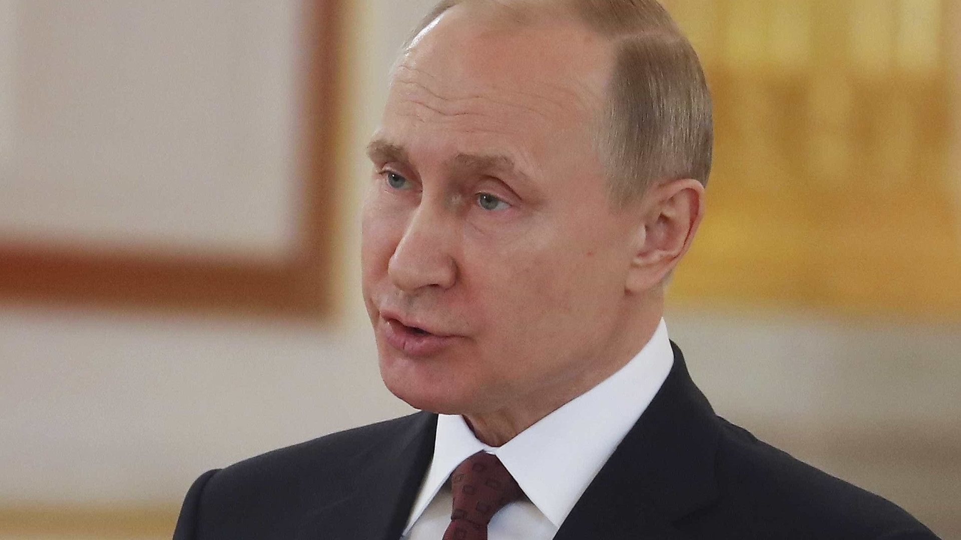 Putin pede 'bom senso' nas relações internacionais