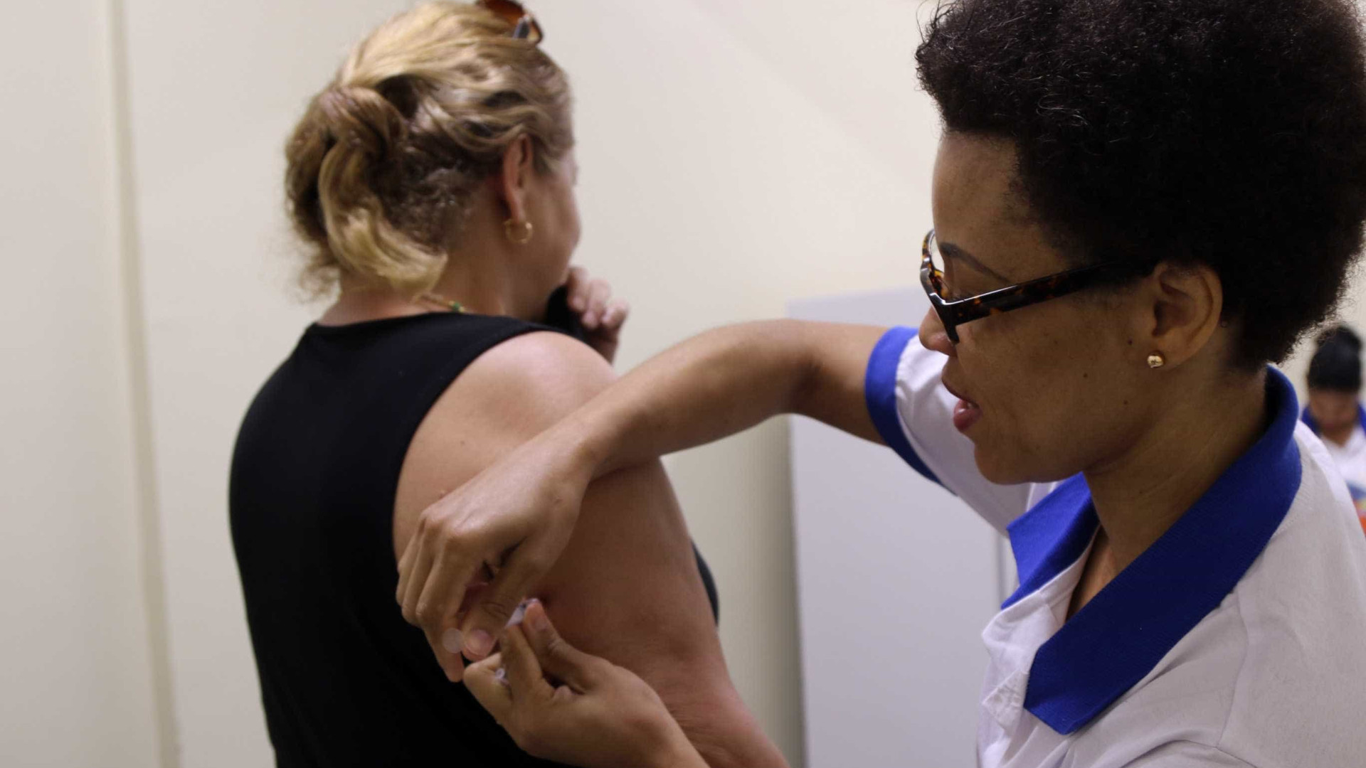 Postos de saúde de SP abrem hoje para vacinação contra febre amarela