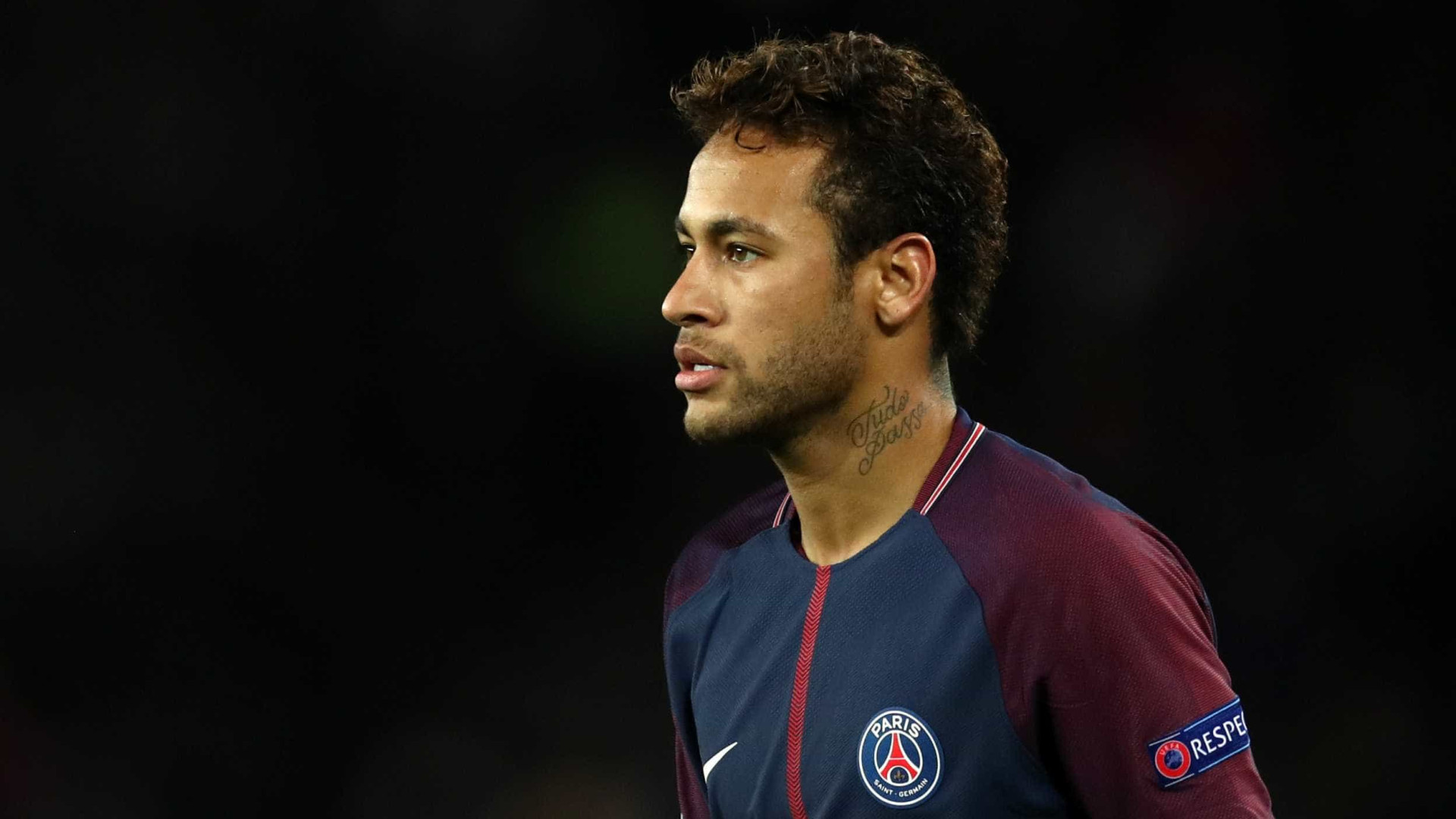 Neymar desembarca em Paris dois meses após lesão