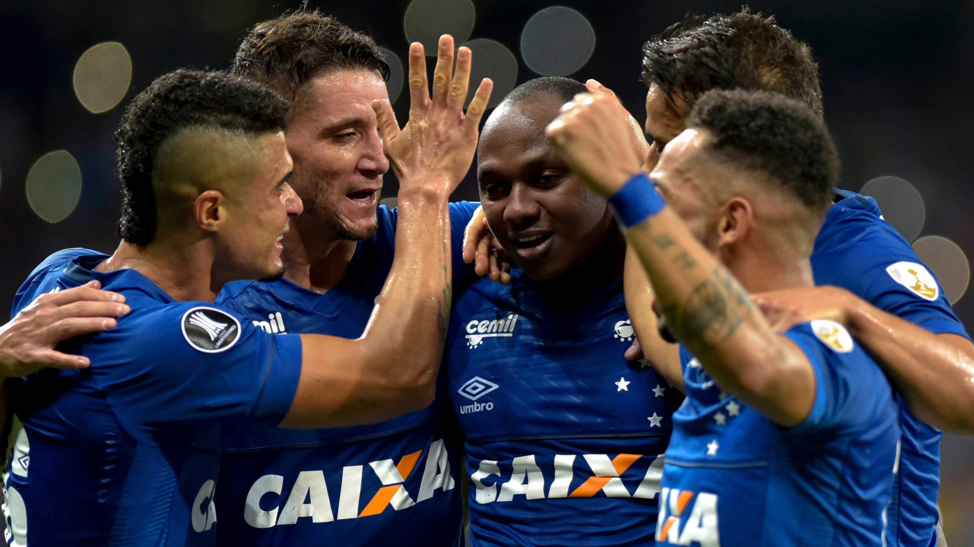 Cruzeiro faz 7 a 0 no Mineirão e vence primeira na Libertadores