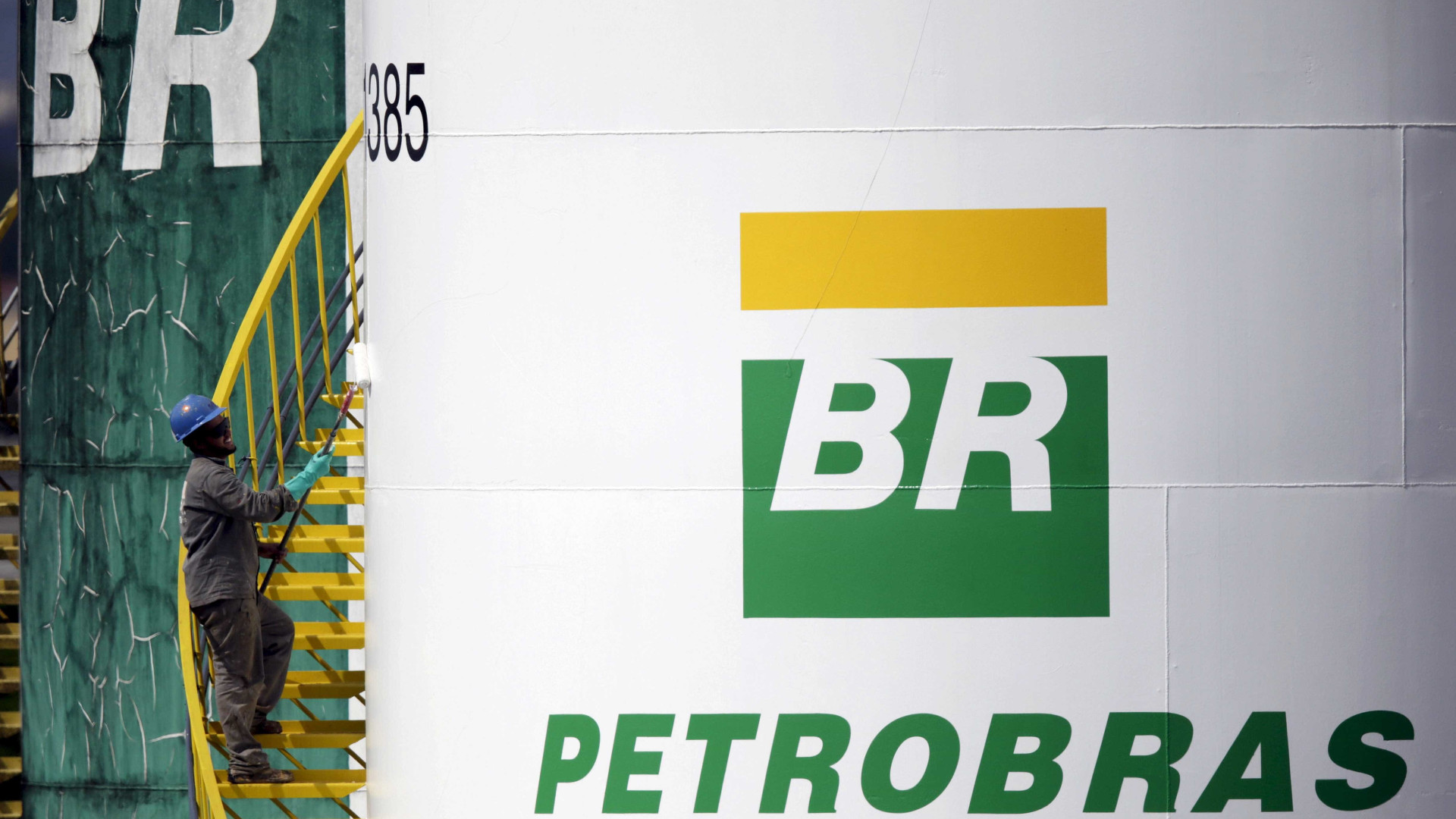 Petrobras anuncia alta de 0,35% para o diesel; gasolina fica estável
